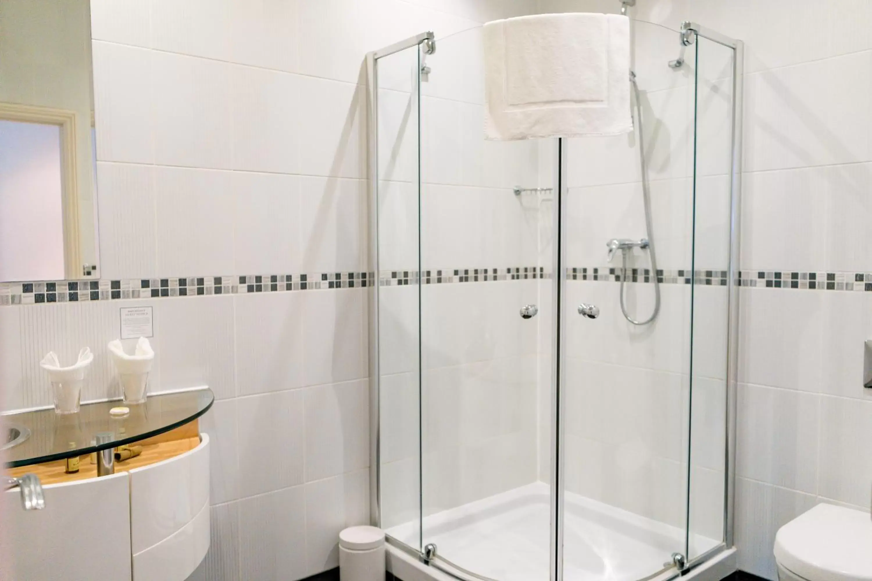 Shower, Bathroom in St Giles House Hotel