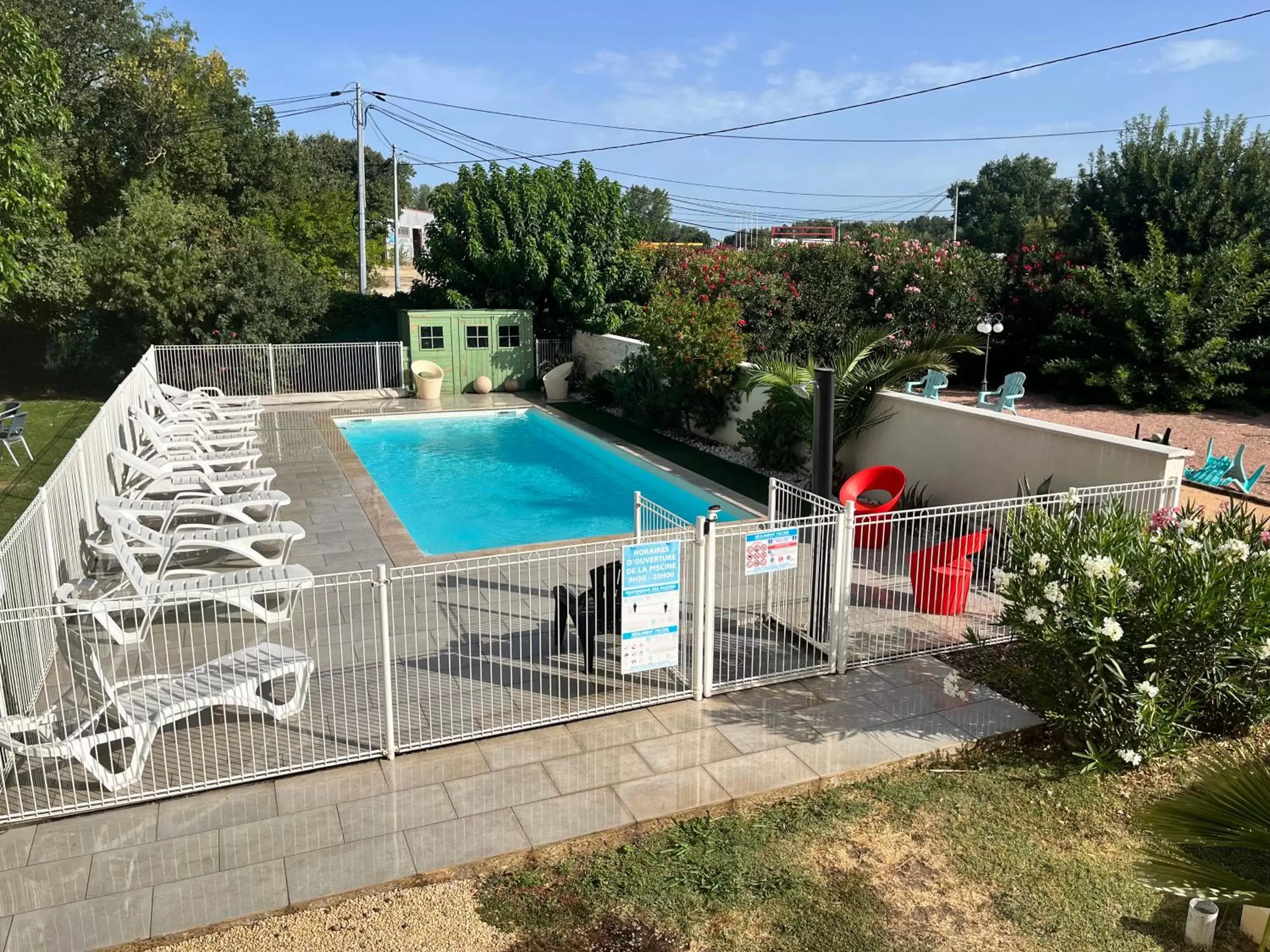 Swimming Pool in Brit Hotel Salon de Provence