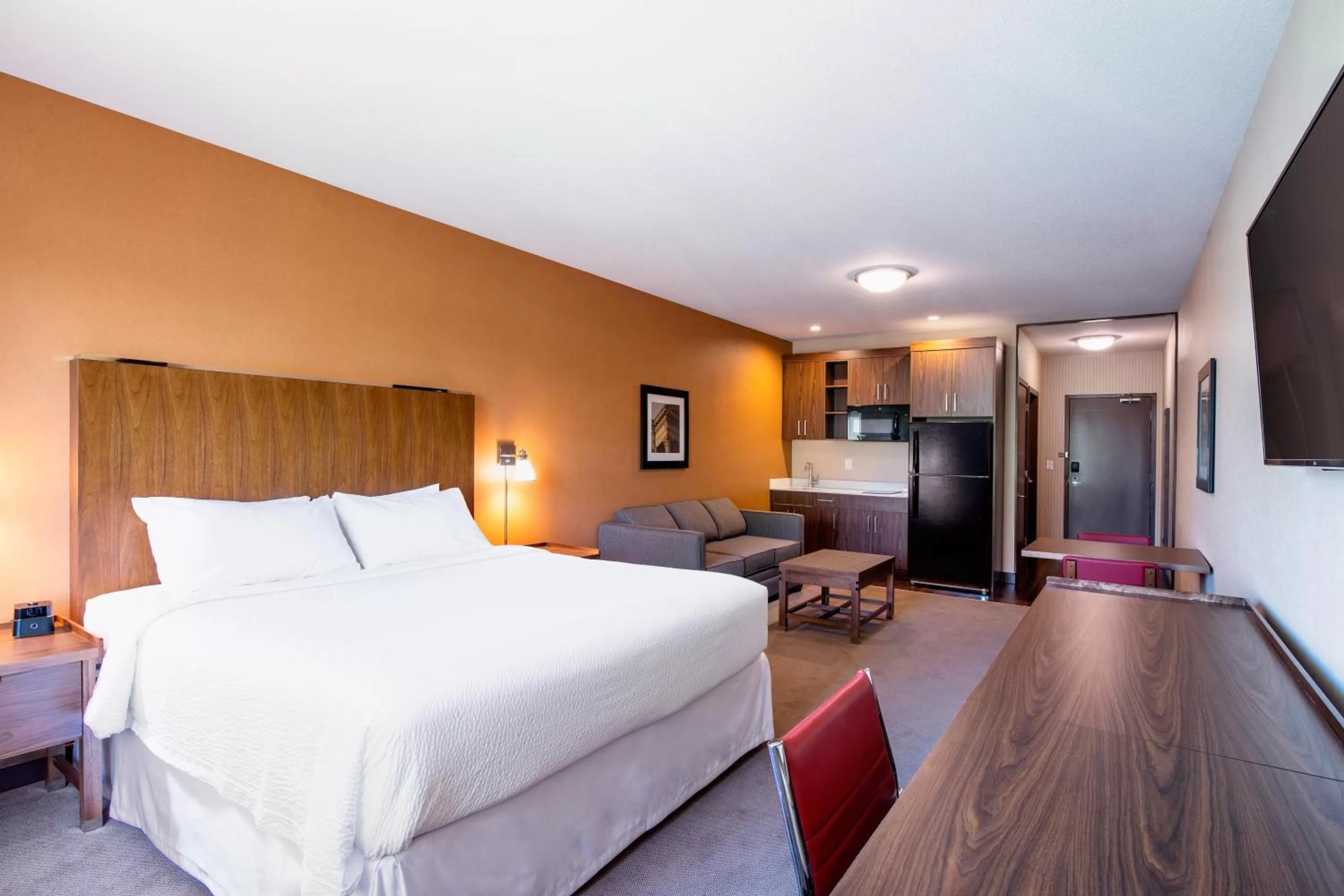 Bedroom, Bed in Four Points by Sheraton Grande Prairie
