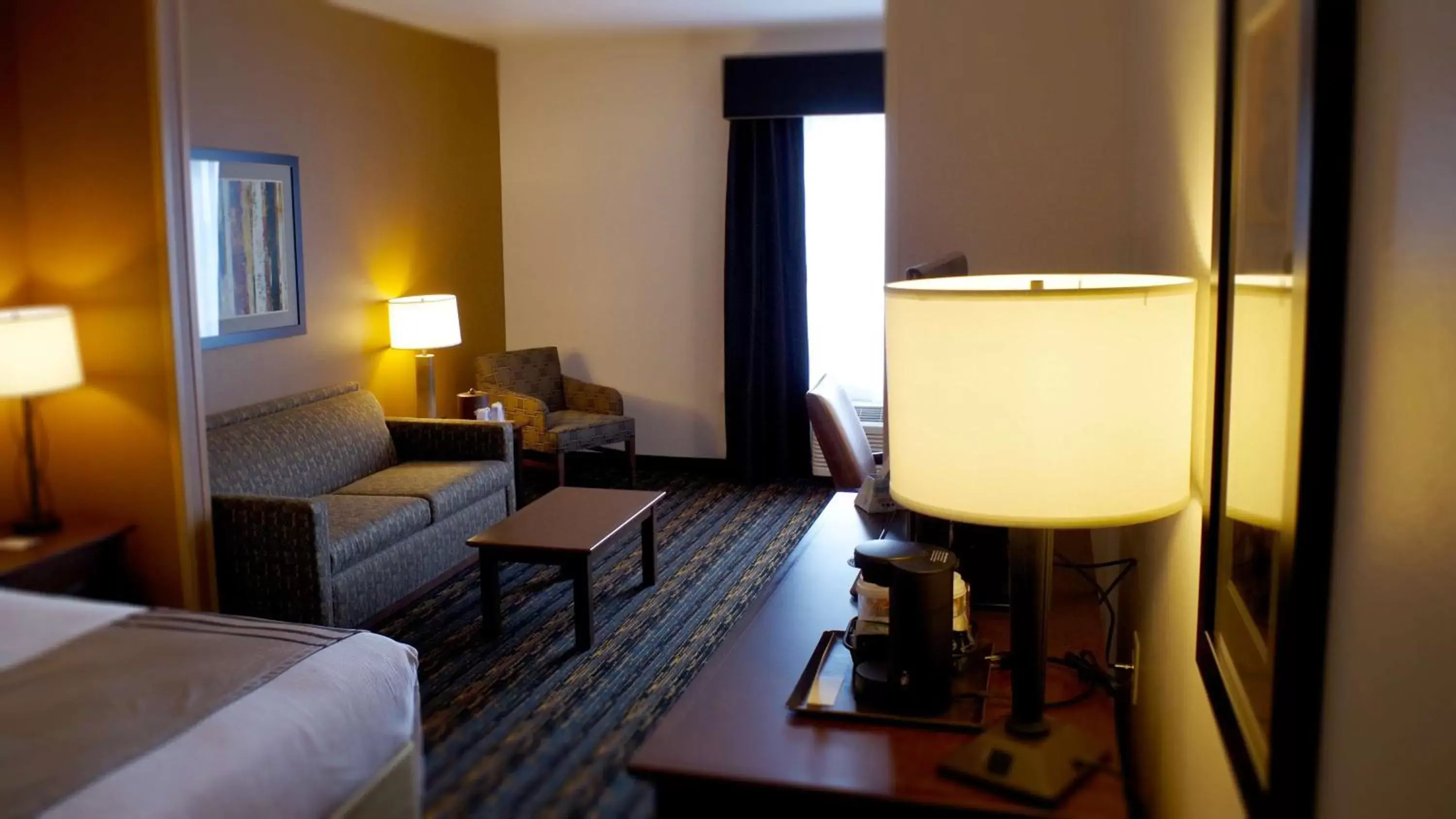 Photo of the whole room, Seating Area in Best Western Plus Lincoln Inn & Suites