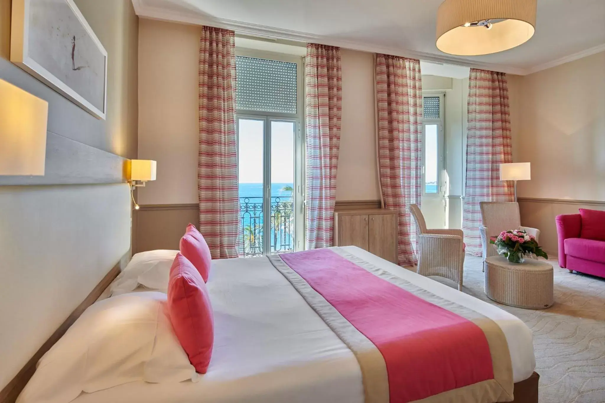 Bedroom, Bed in Hôtel Vacances Bleues Royal Westminster