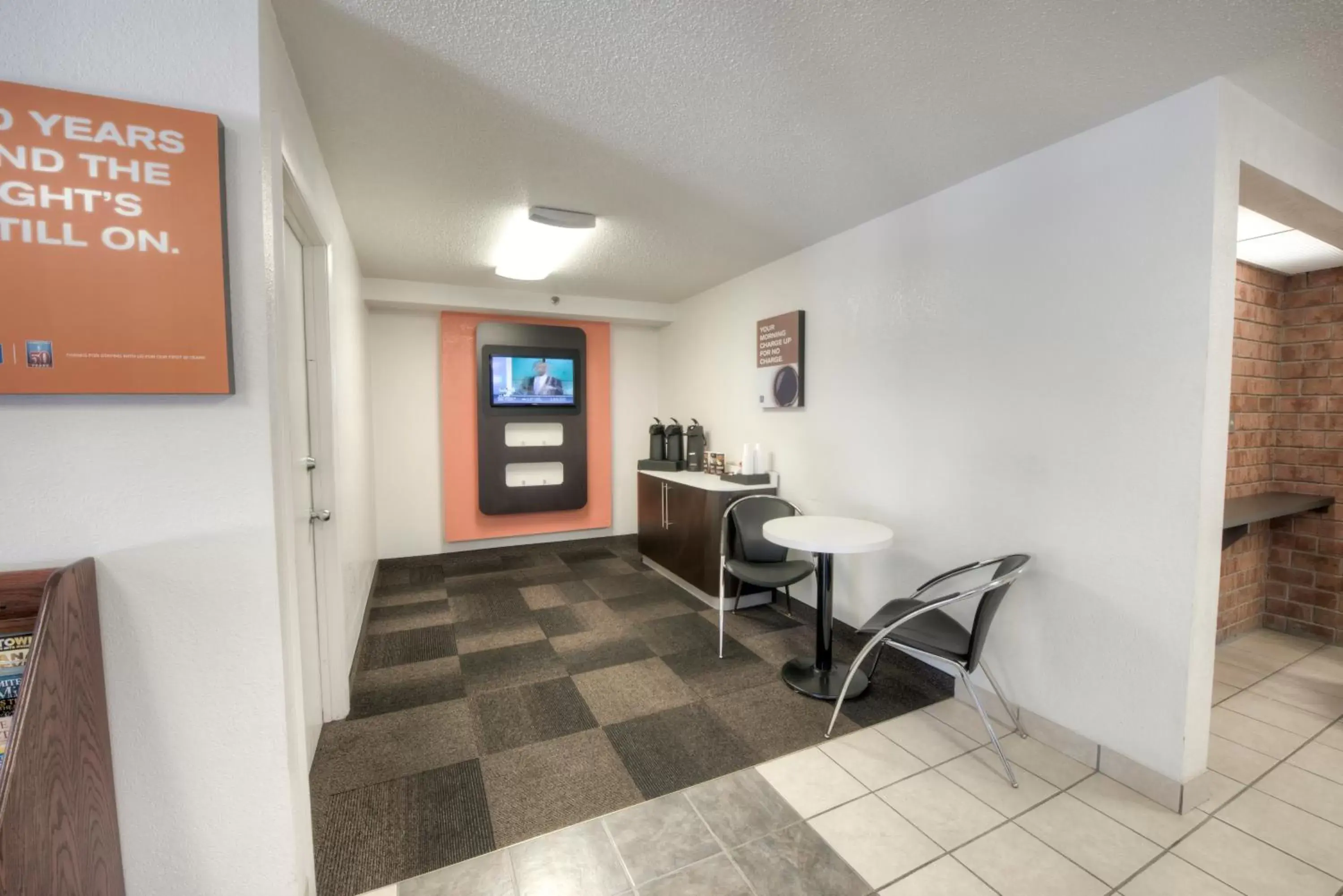 Lobby or reception, Seating Area in Motel 6-Branford, CT - New Haven