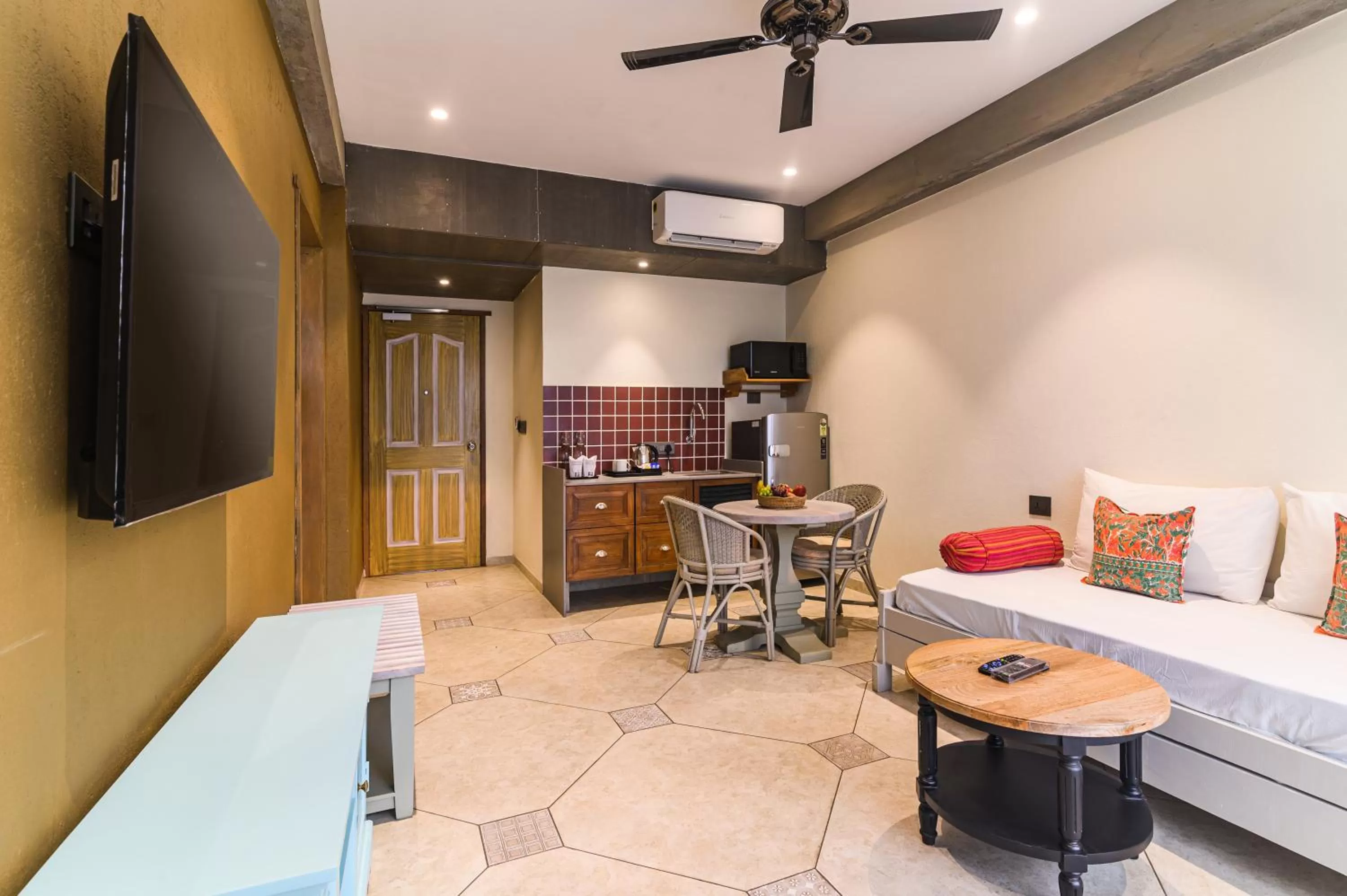 TV and multimedia, Dining Area in Bougainvilla Apartment