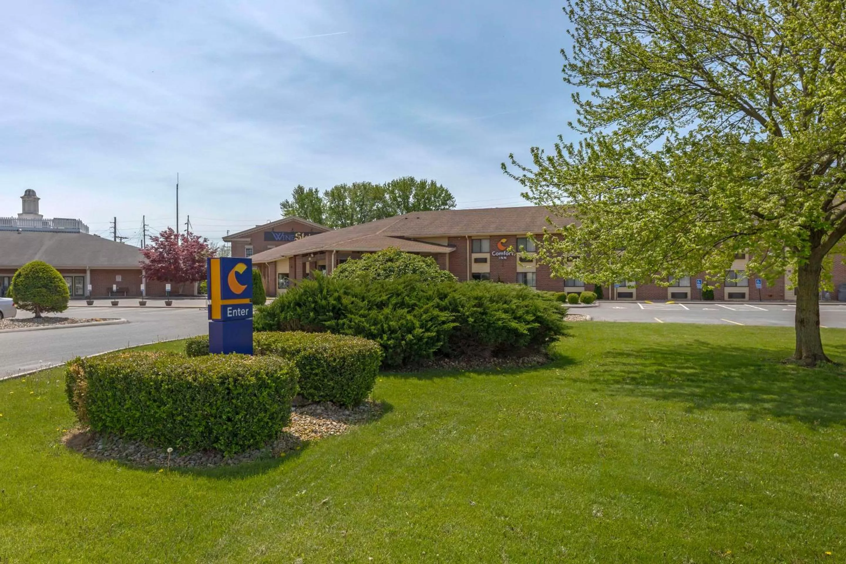 Property building in Comfort Inn Mount Vernon Downtown