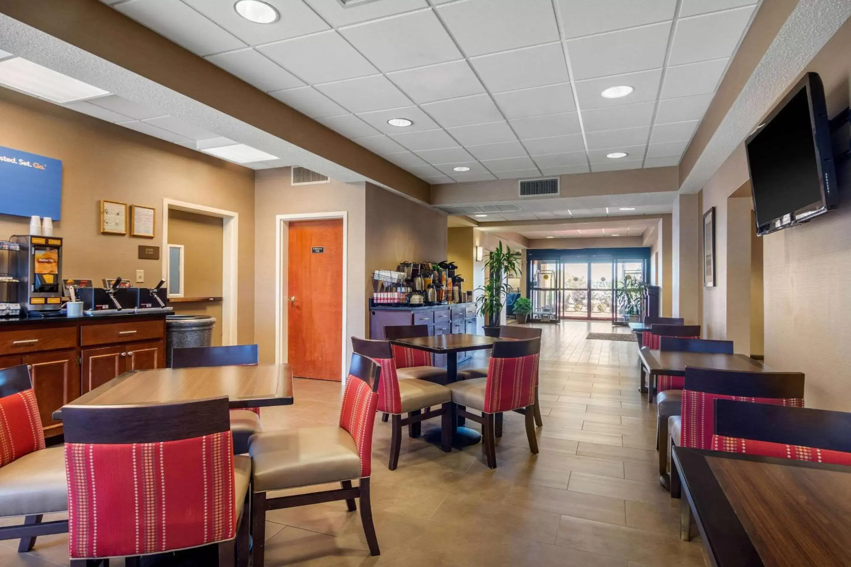 Restaurant/places to eat in Comfort Inn & Suites LaGrange East Restaurant/places to eat in Comfort Inn & Suites LaGrange East