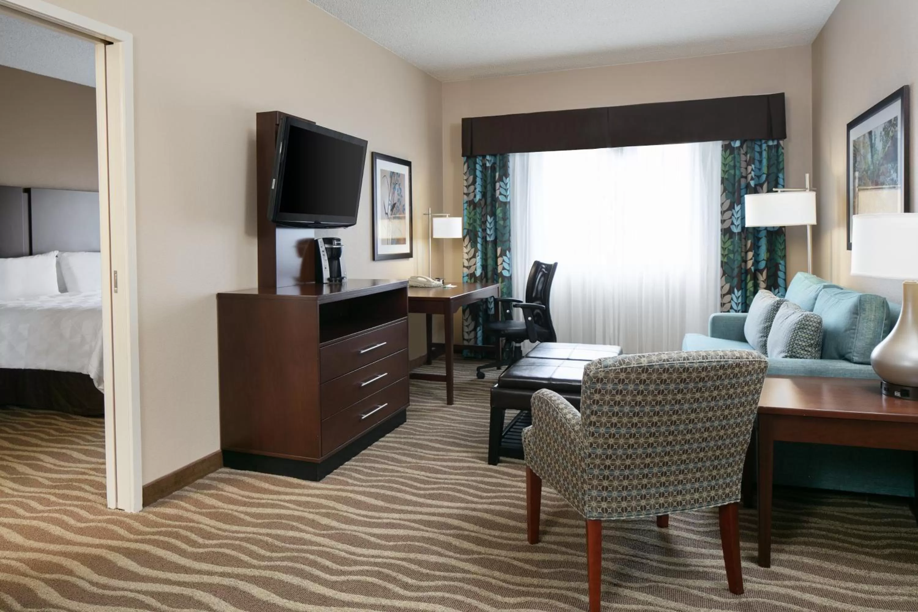 Photo of the whole room, Bed in Holiday Inn Hotel & Suites Overland Park-West by IHG