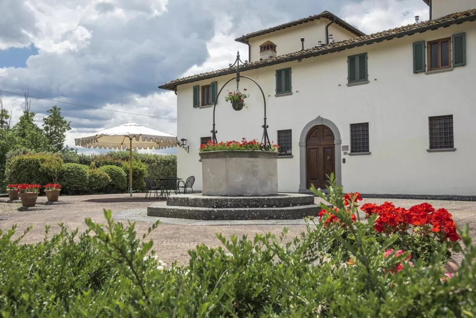 Facade/entrance in Viesca Toscana Suites & Villas