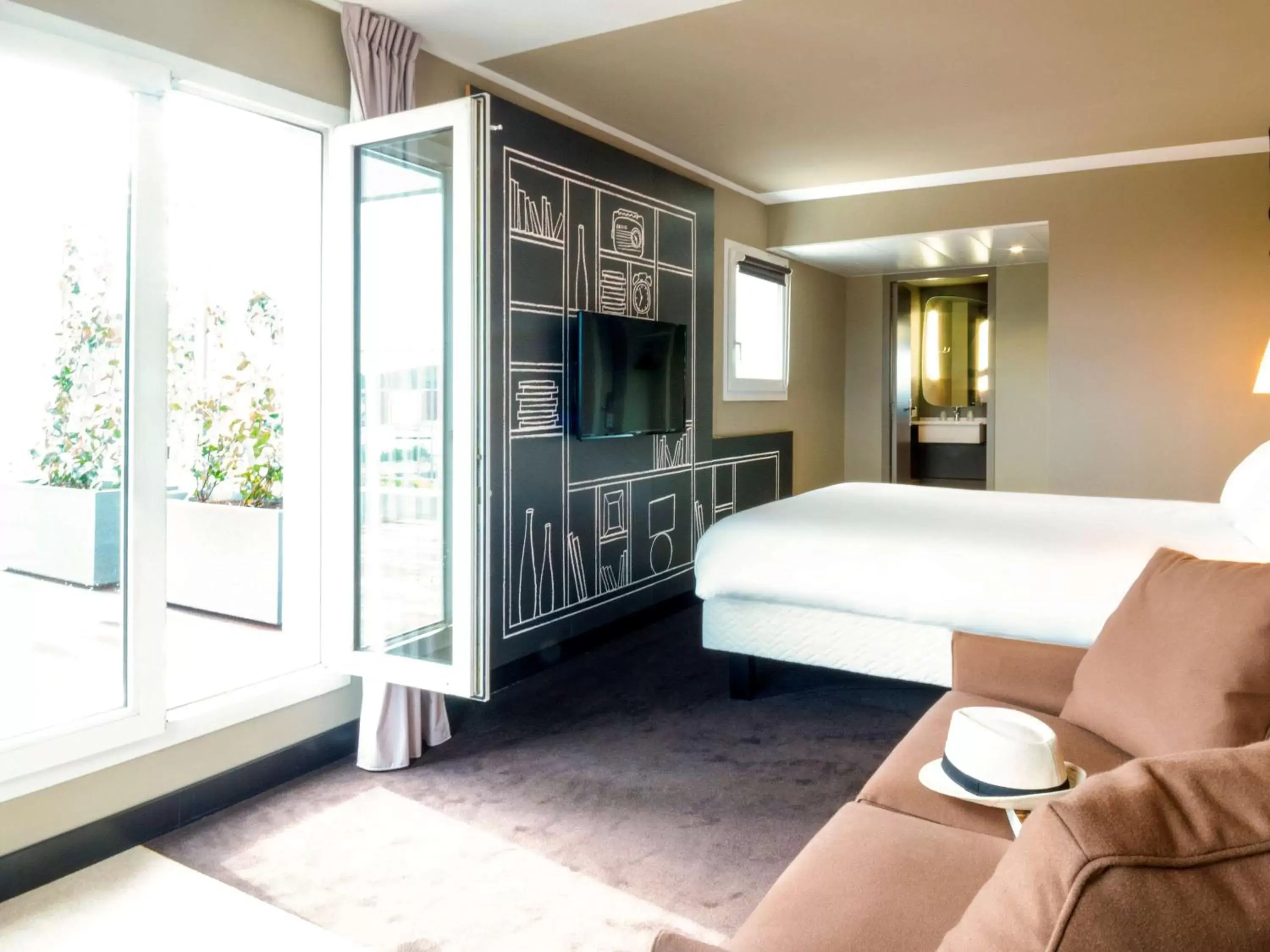 Photo of the whole room, Bed in ibis Toulon La Valette Photo of the whole room, Bed in ibis Toulon La Valette