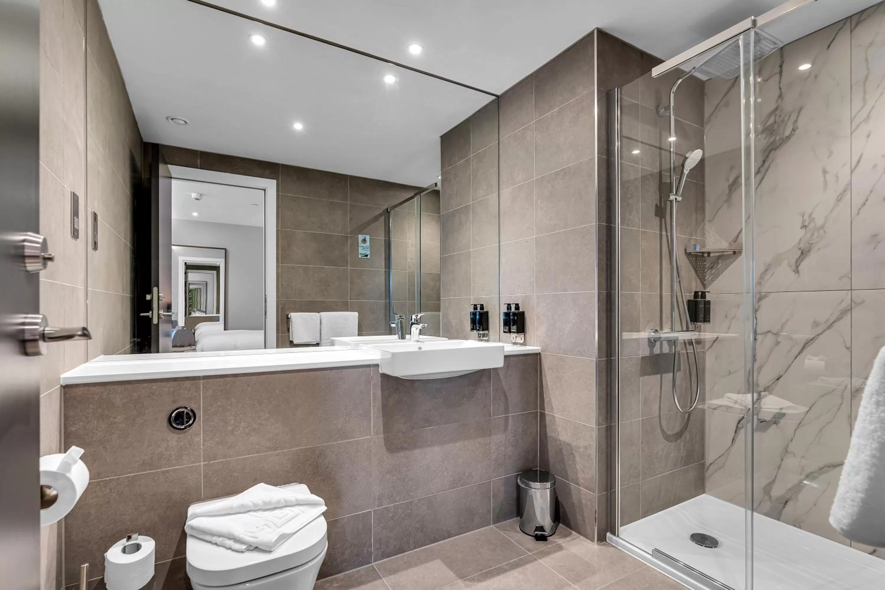 Bathroom in Roomzzz Edinburgh