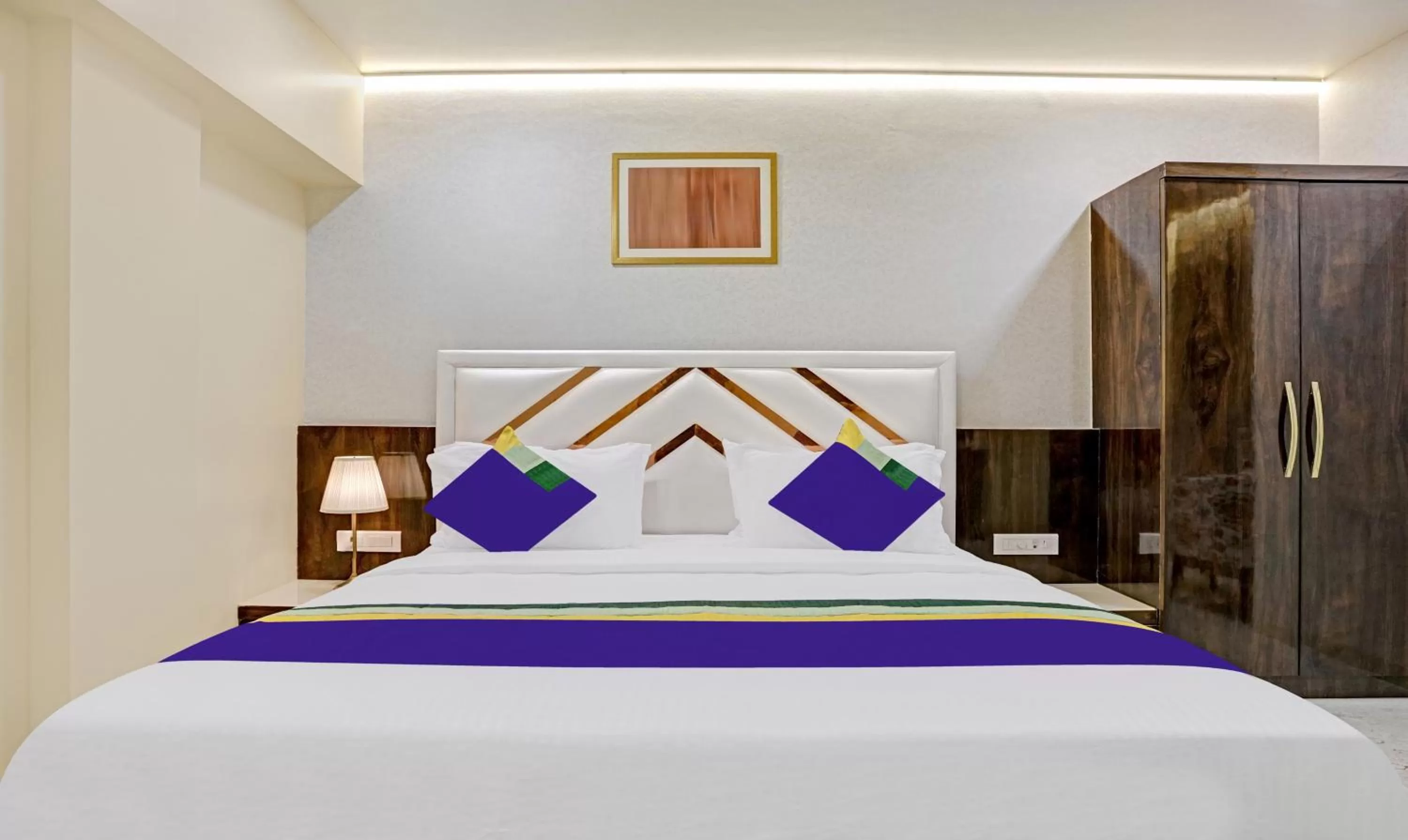 Bedroom, Bed in Treebo Premium Golden Bliss Trimurti Nagar Square
