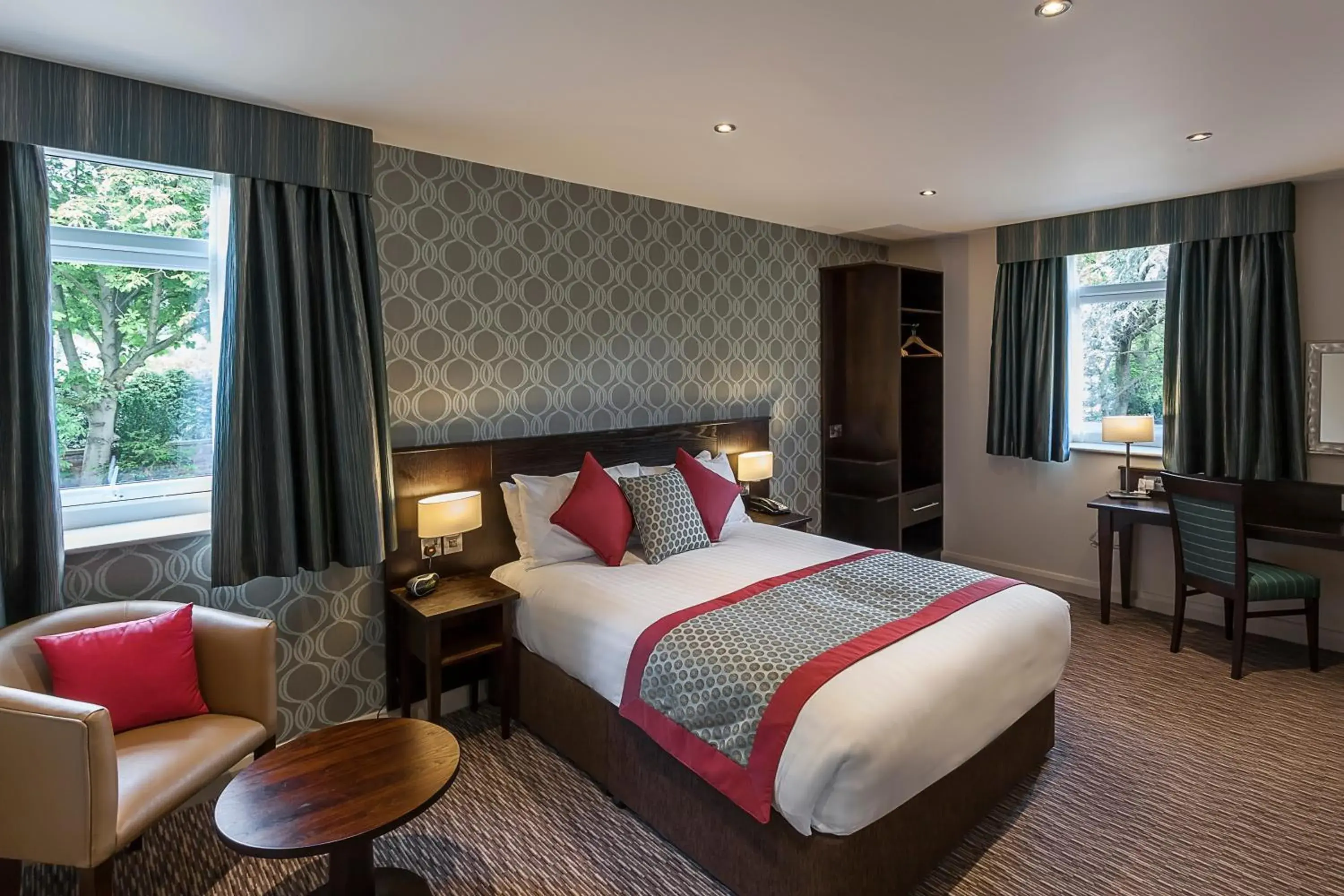 Bedroom in Best Western Plus Pinewood Manchester Airport-Wilmslow Hotel