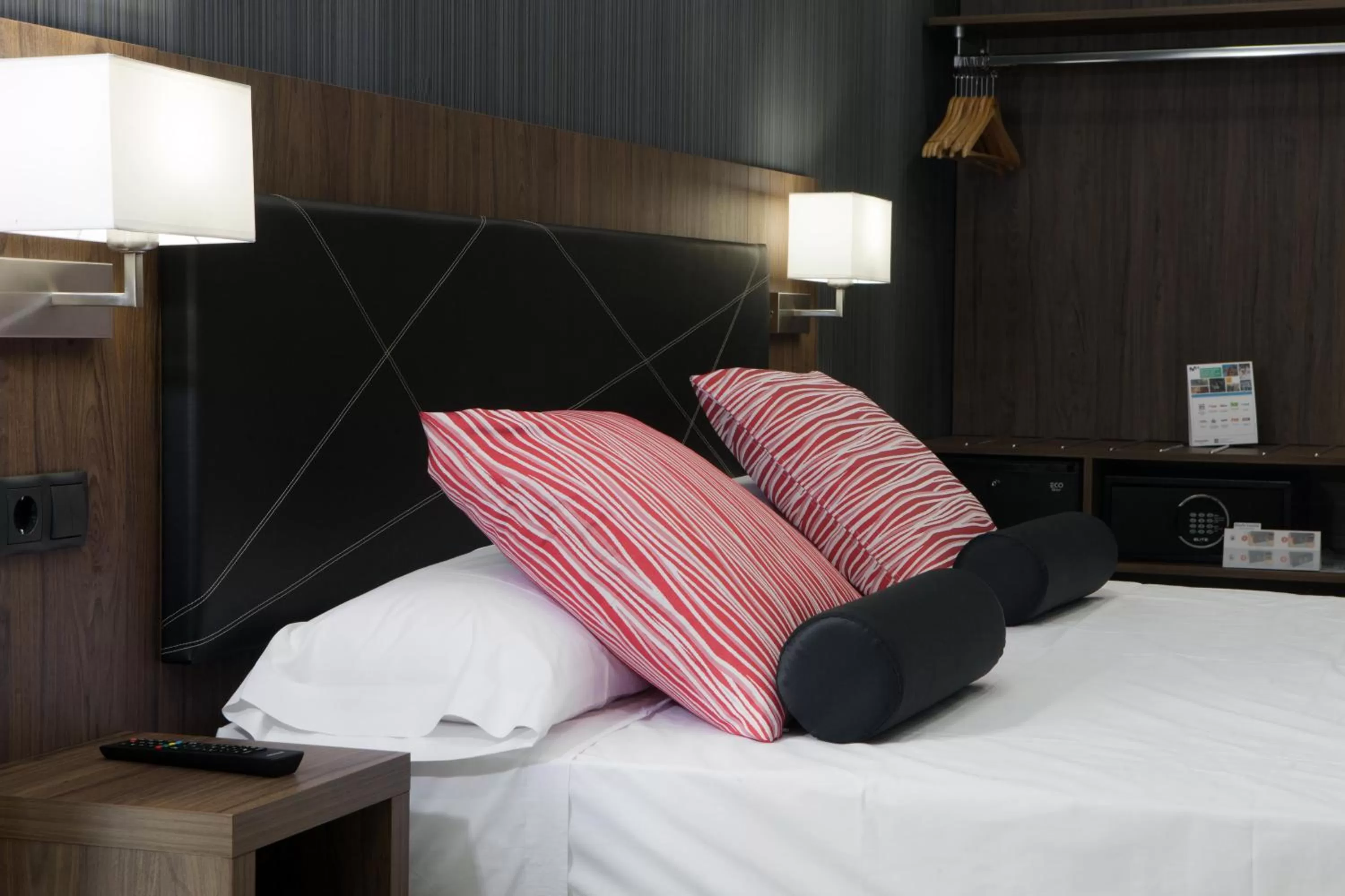 Bedroom, Bed in Itaca Artemisa by Soho Boutique