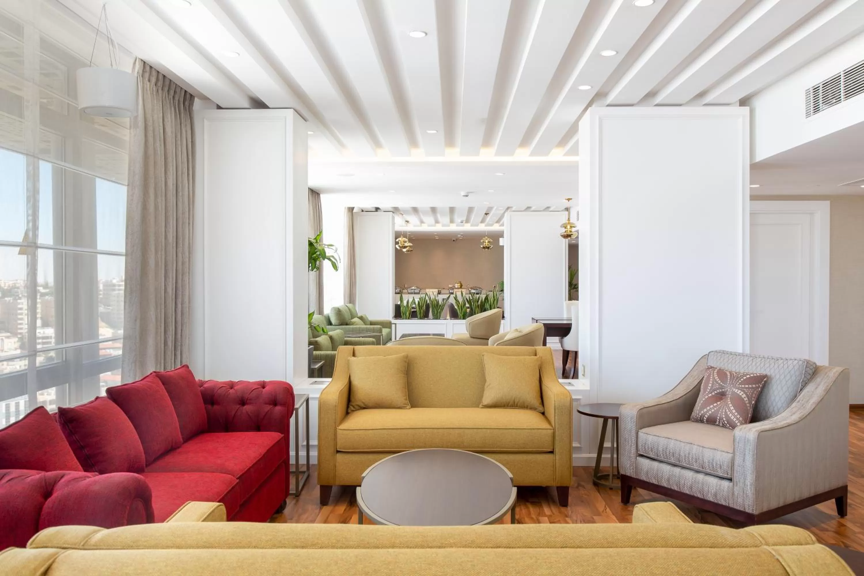 Communal lounge/ TV room in Mövenpick Hotel Amman