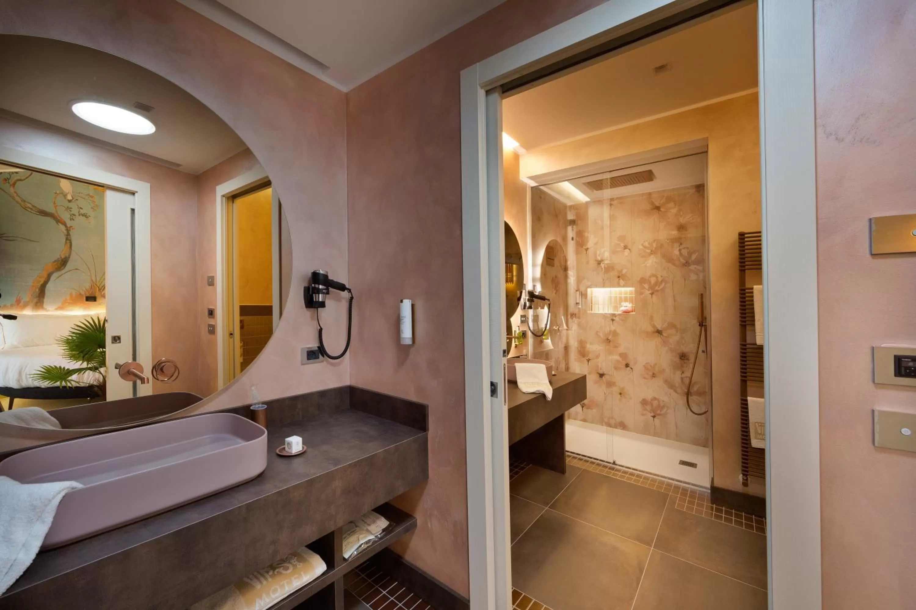 Vip's Motel Luxury Accommodation & Spa