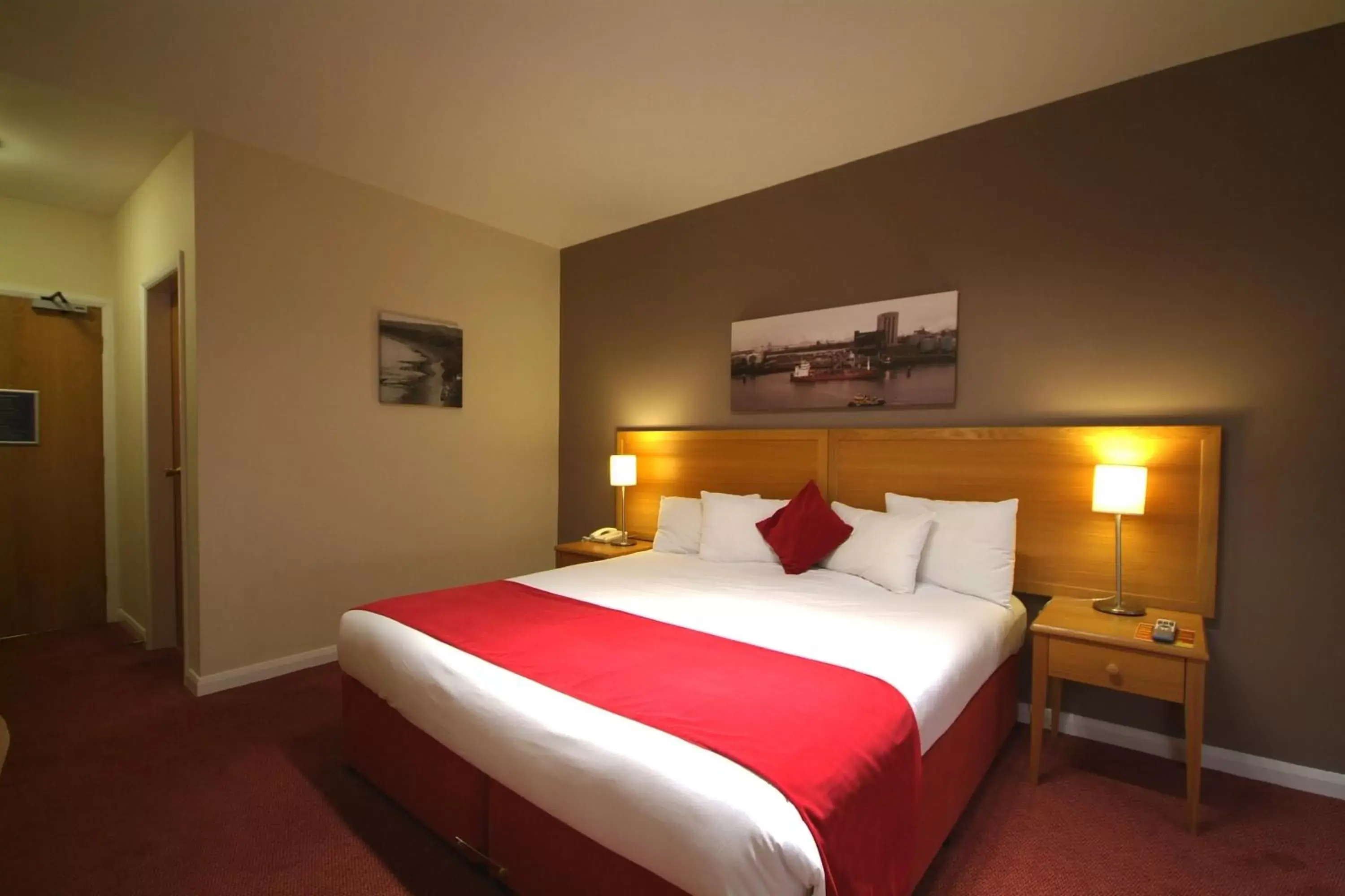 Bed in Kingstown Hotel by Greene King Inns