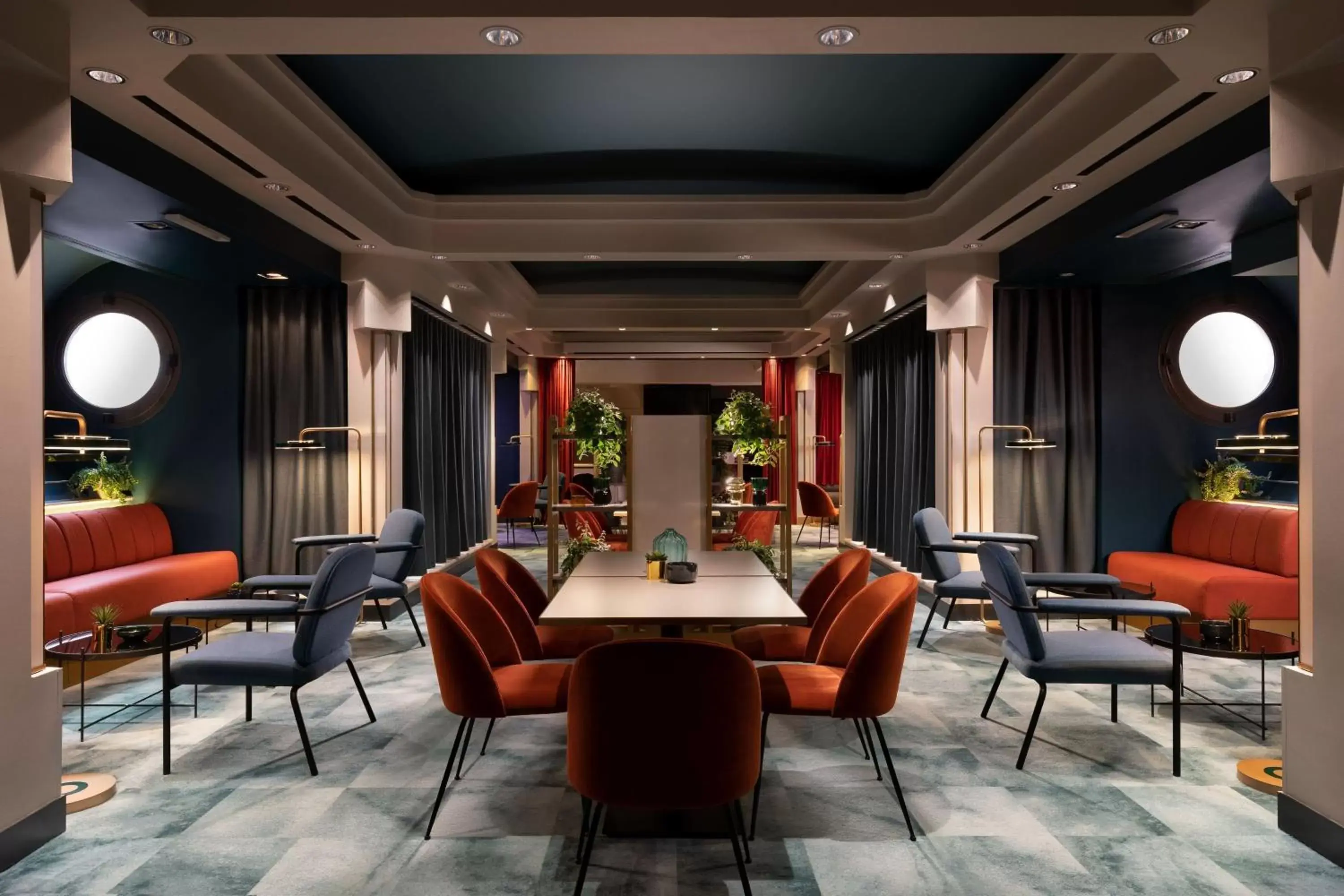 Lounge or bar in Duo Milan Porta Nuova, a Tribute Portfolio Hotel