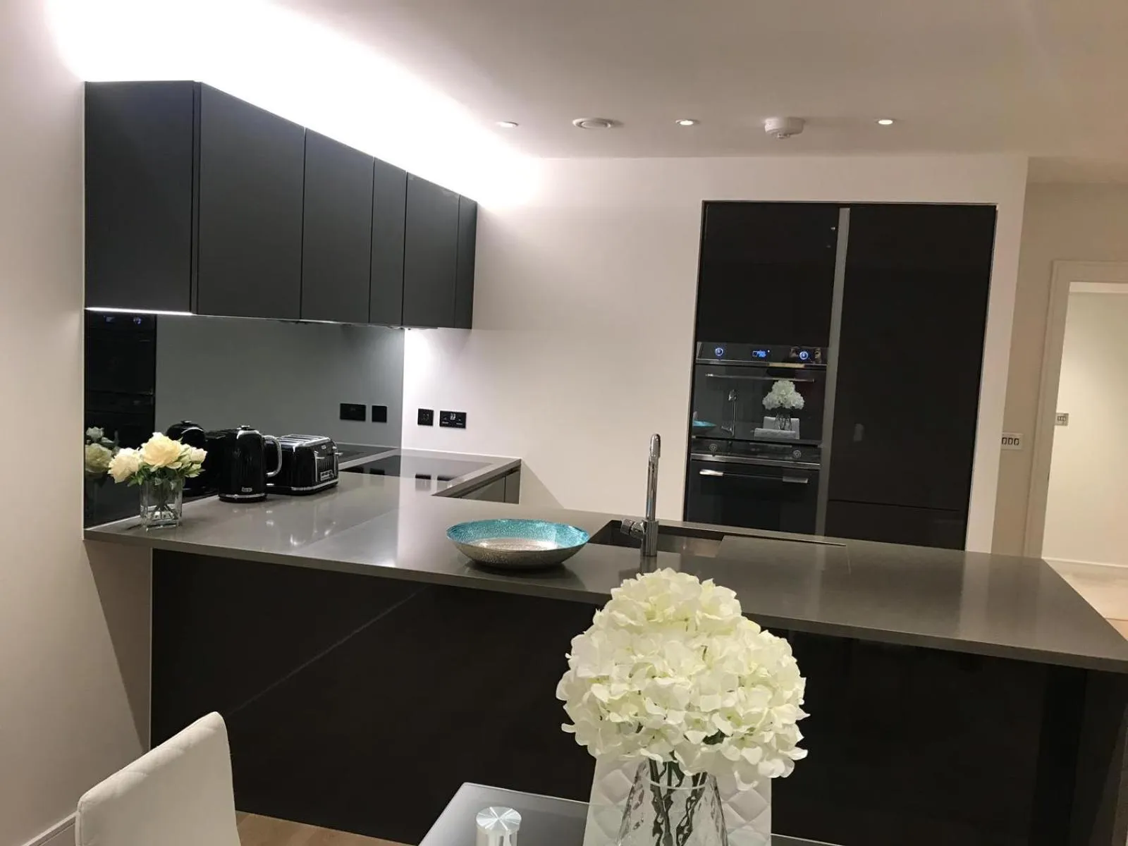 Dining area in Kew Bridge Apartments