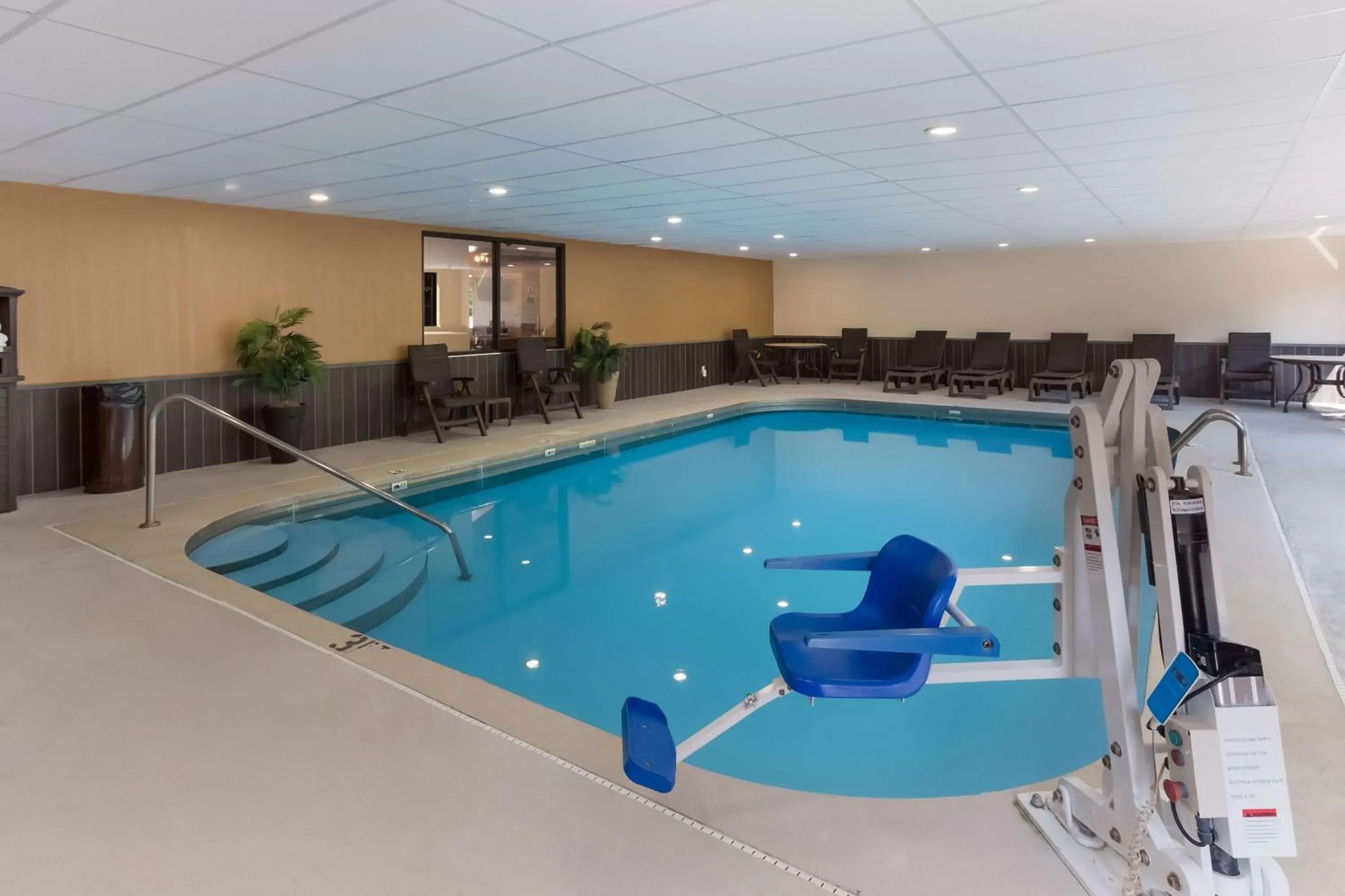 Pool view, Swimming Pool in Best Western Logan Inn