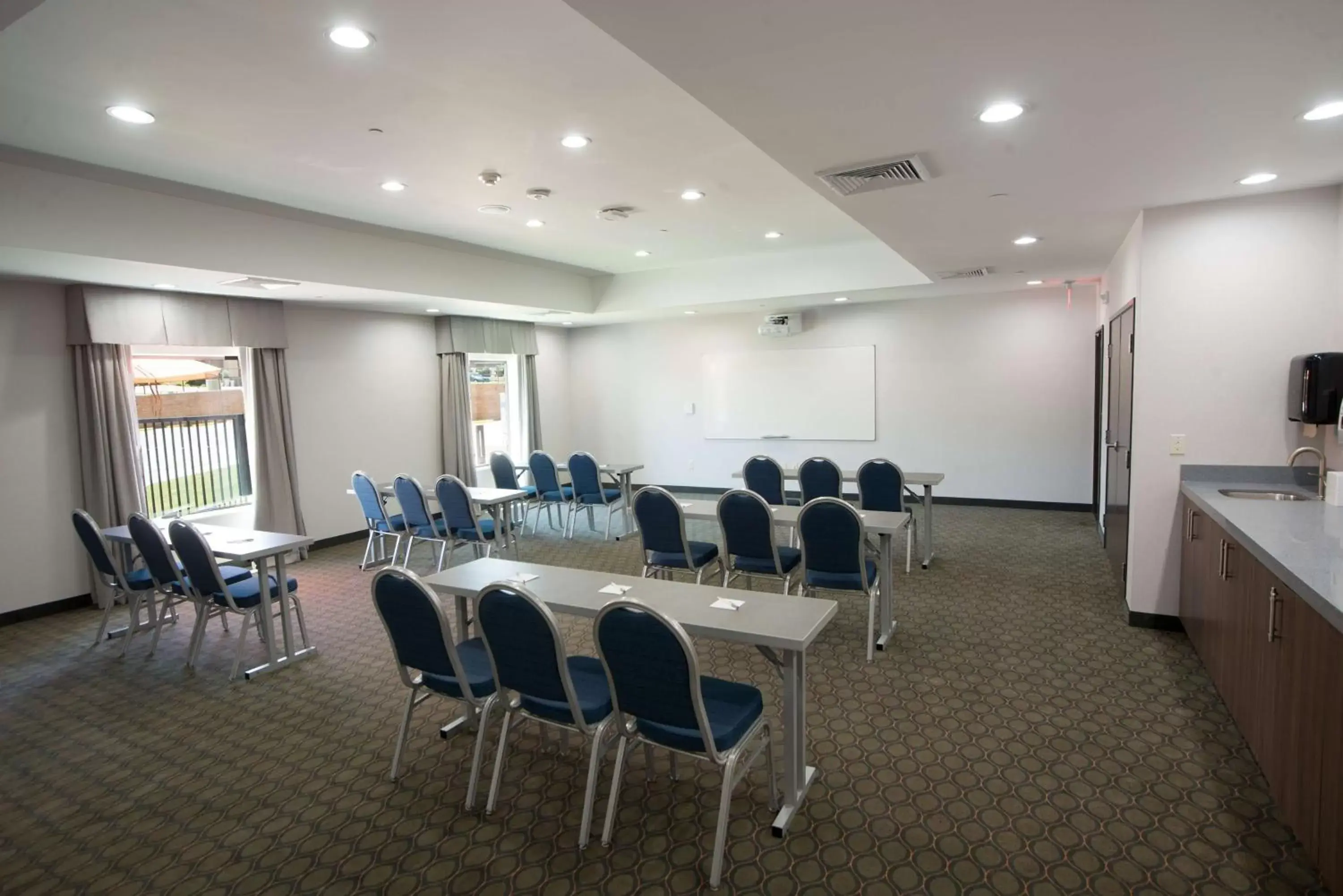 Meeting/conference room in Hampton Inn & Suites Stillwater West