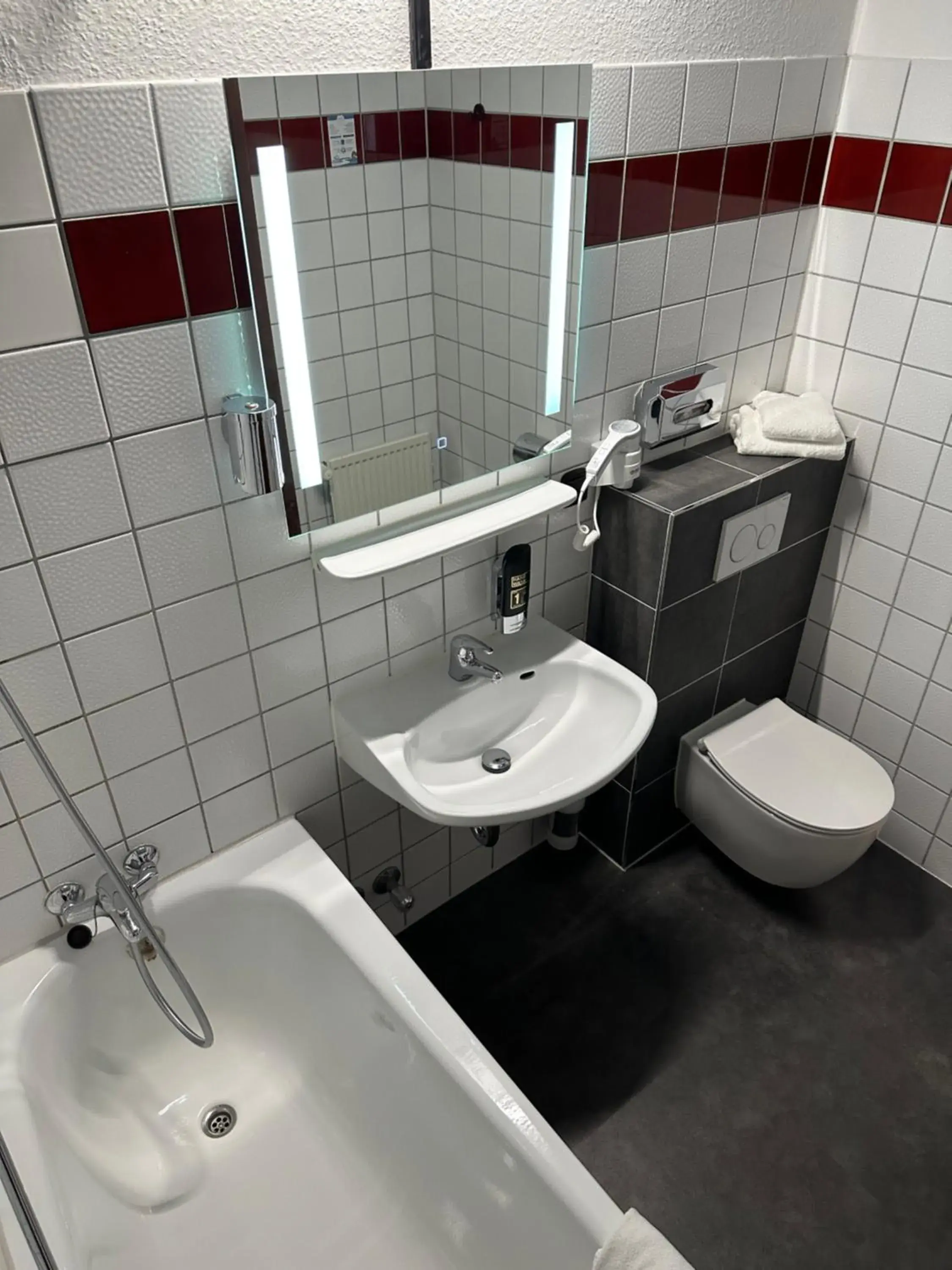 Toilet, Bathroom in Trip Inn Hotel Krefeld