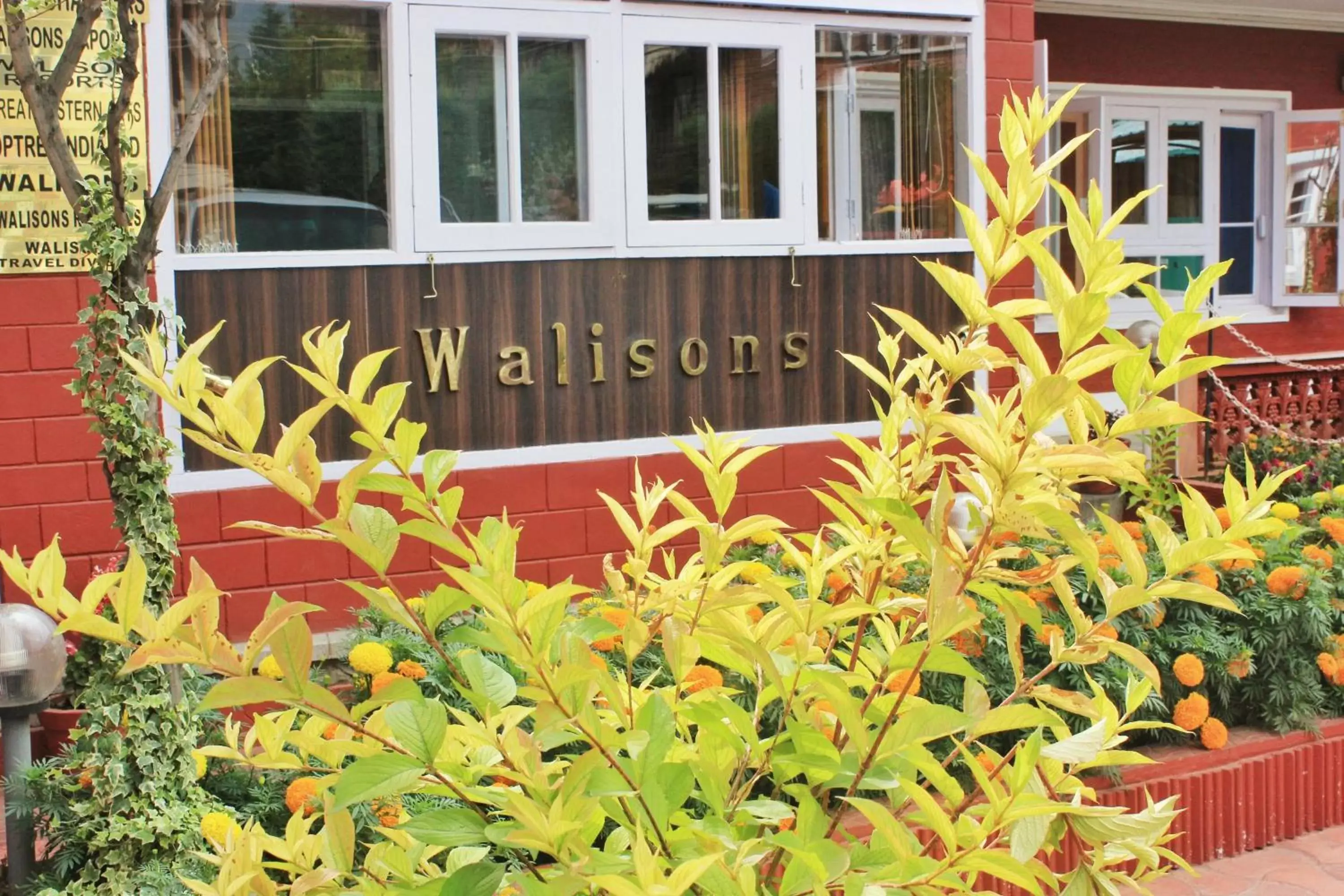 Facade/entrance in Walisons Hotel Facade/entrance in Walisons Hotel