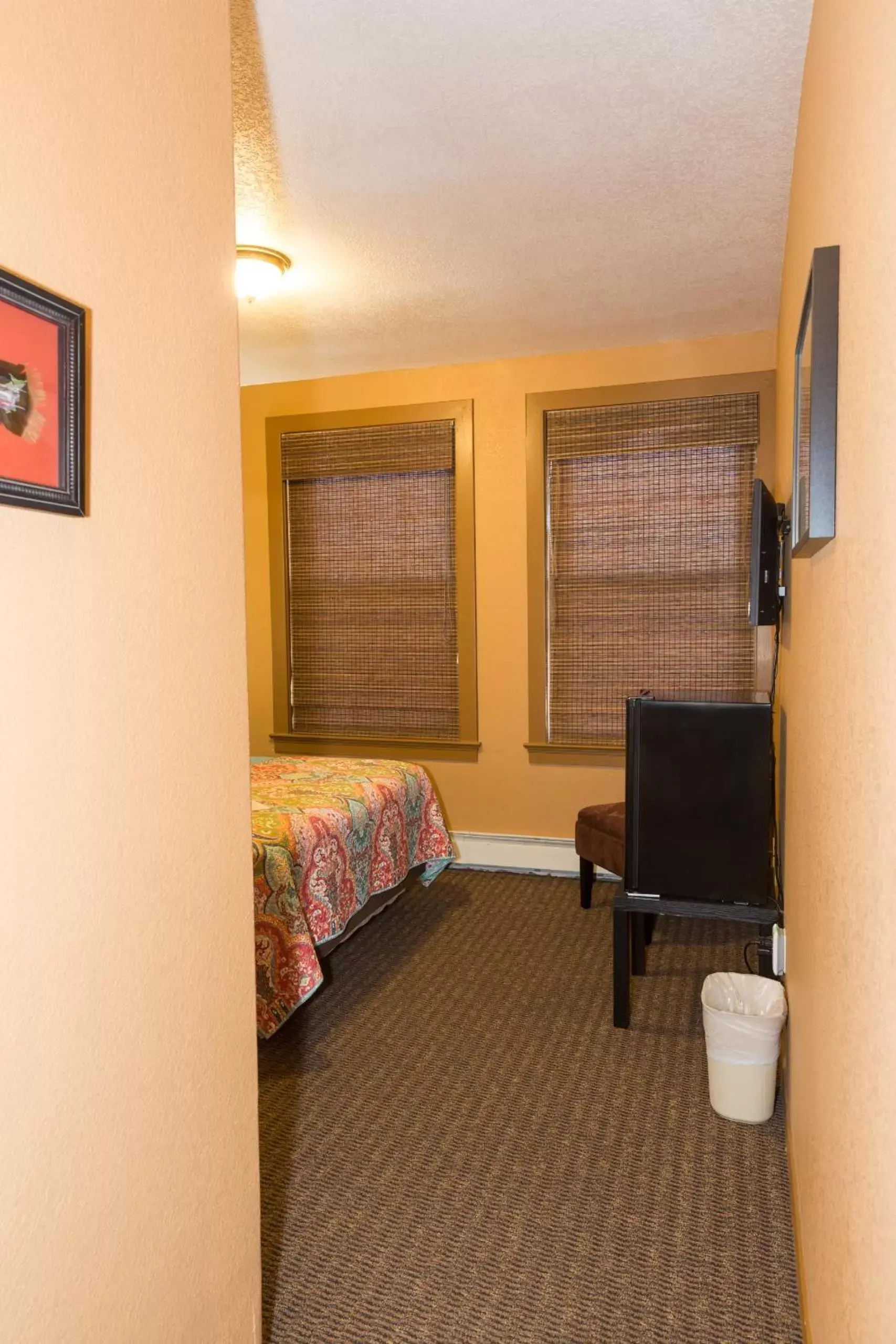 Queen Room with River View in Hotel Cathlamet Queen Room with River View in Hotel Cathlamet