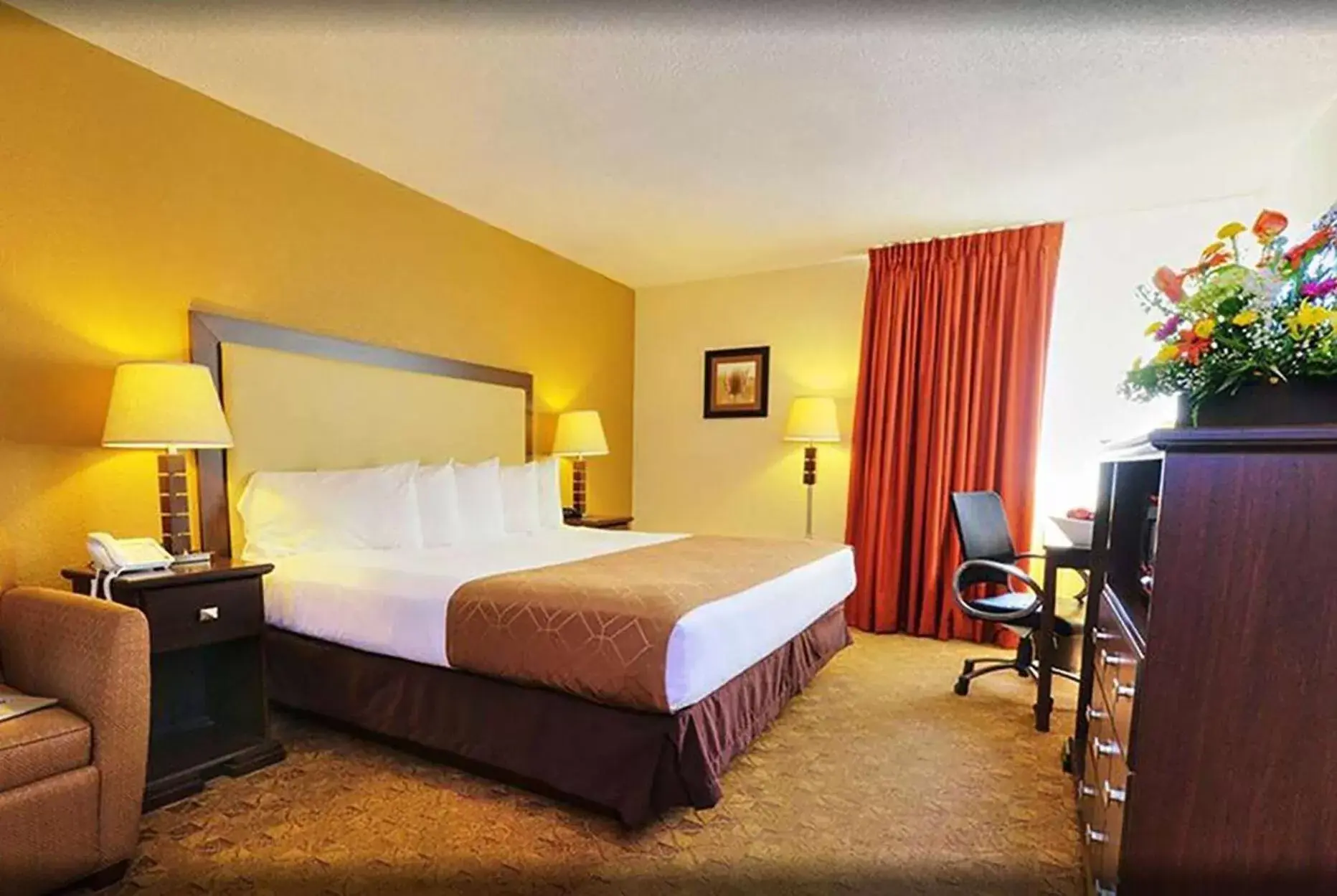 Photo of the whole room, Bed in Village Inn Clemmons-Winston Salem, Trademark by Wyndham