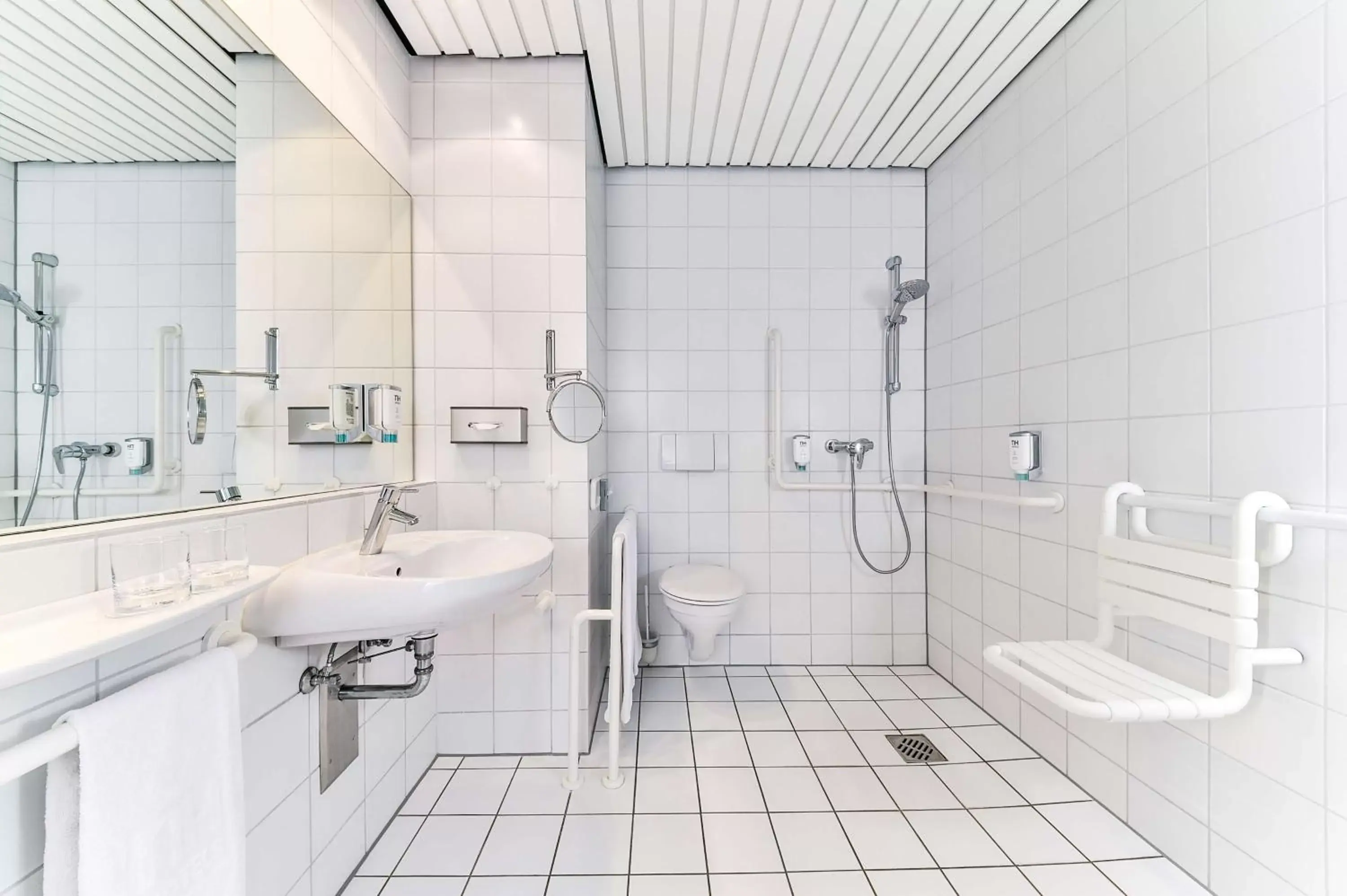 Bathroom in NH Weinheim