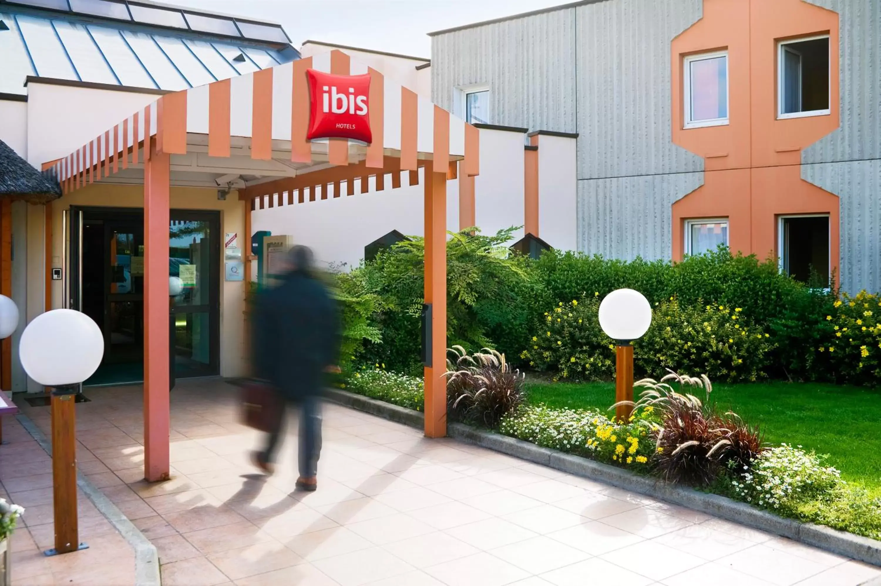 Facade/entrance in ibis Reims Tinqueux Facade/entrance in ibis Reims Tinqueux
