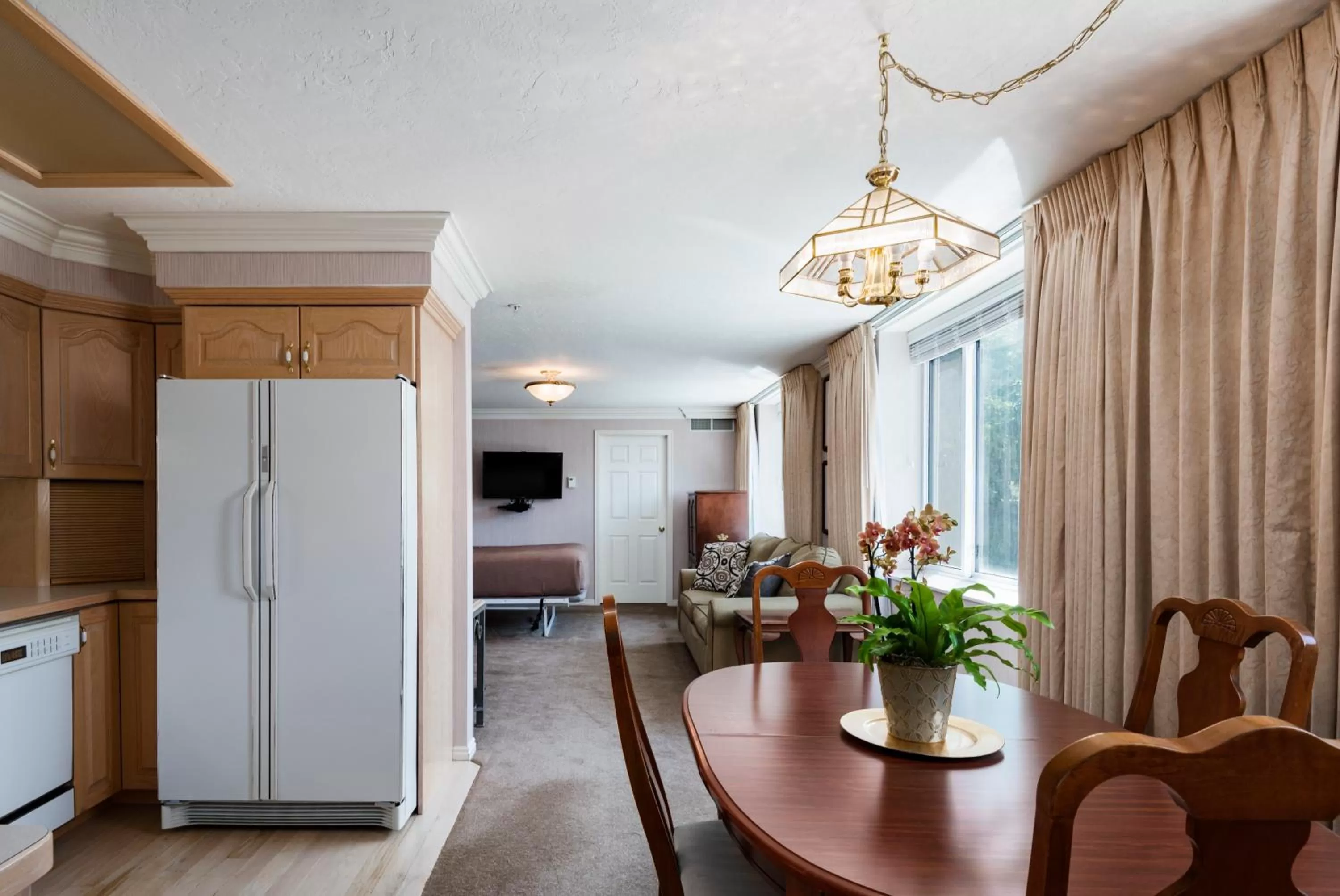 Dining area in The Kimball at Temple Square