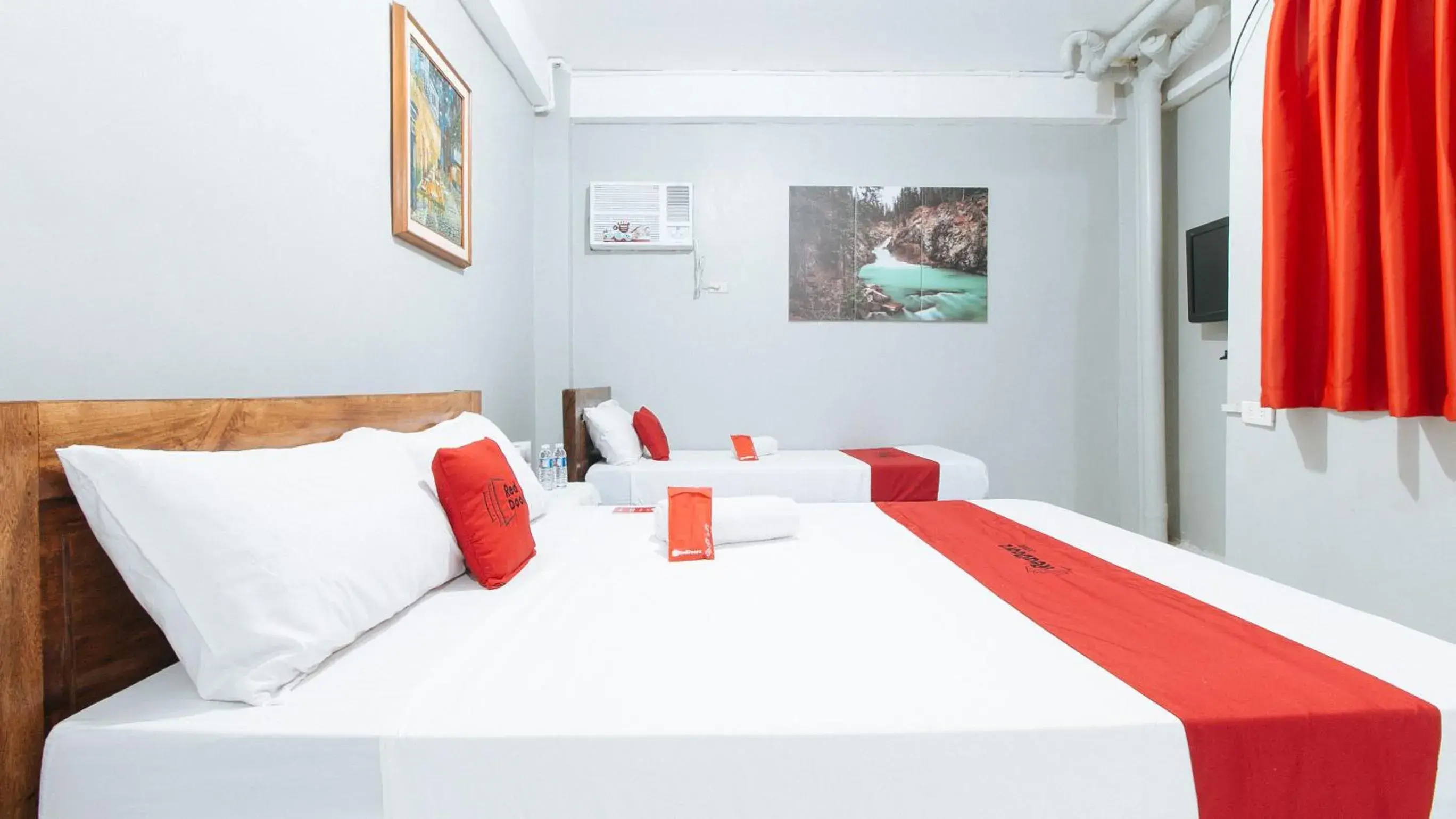 Bedroom, Bed in RedDoorz near Pasay Rotonda