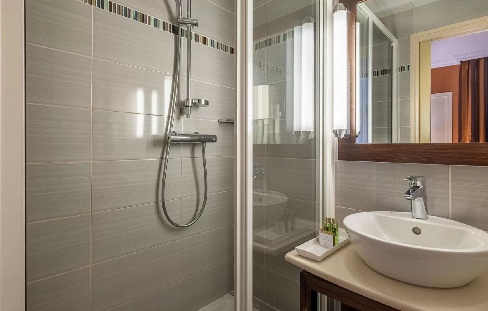 Bathroom in Hôtel 85 Saint Honore