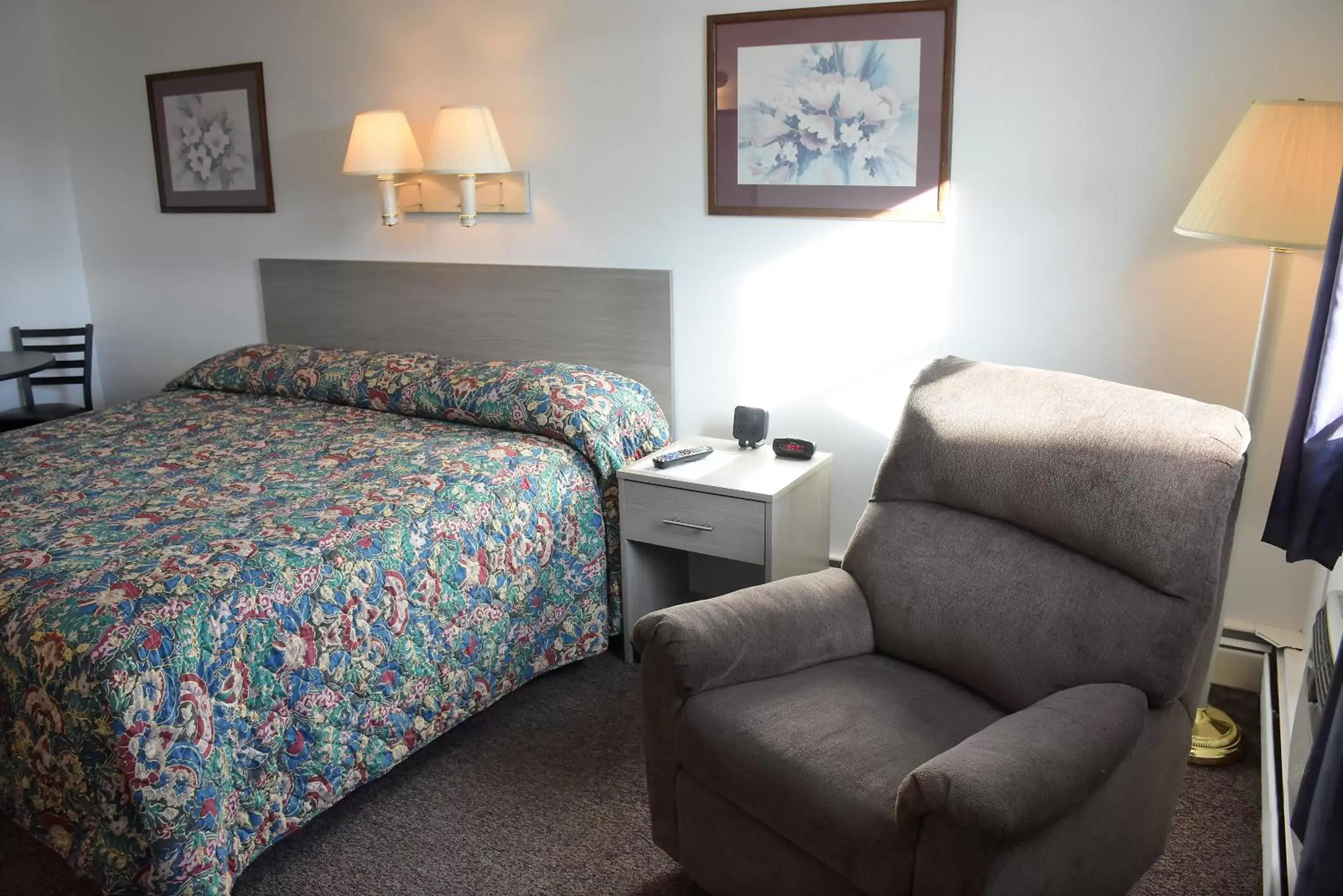 Bed in Yellowstone River Inn