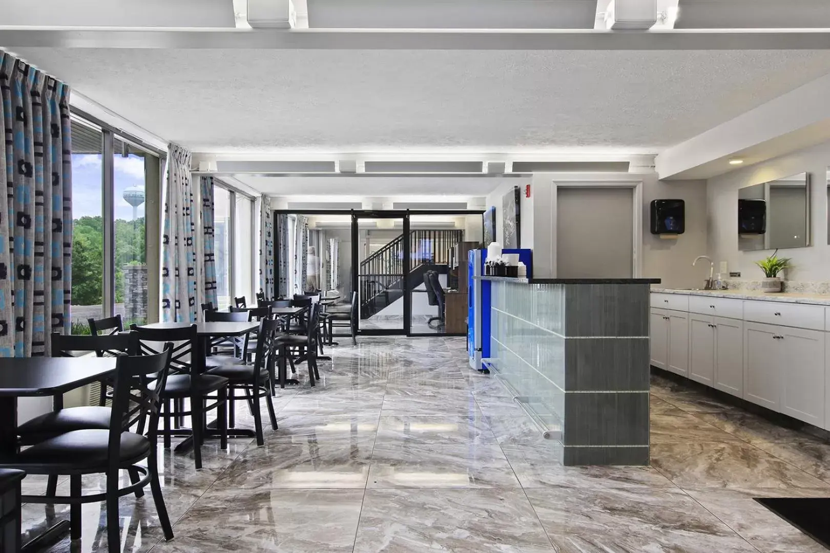 Breakfast in The Resort at Lake of the Ozarks Breakfast in The Resort at Lake of the Ozarks