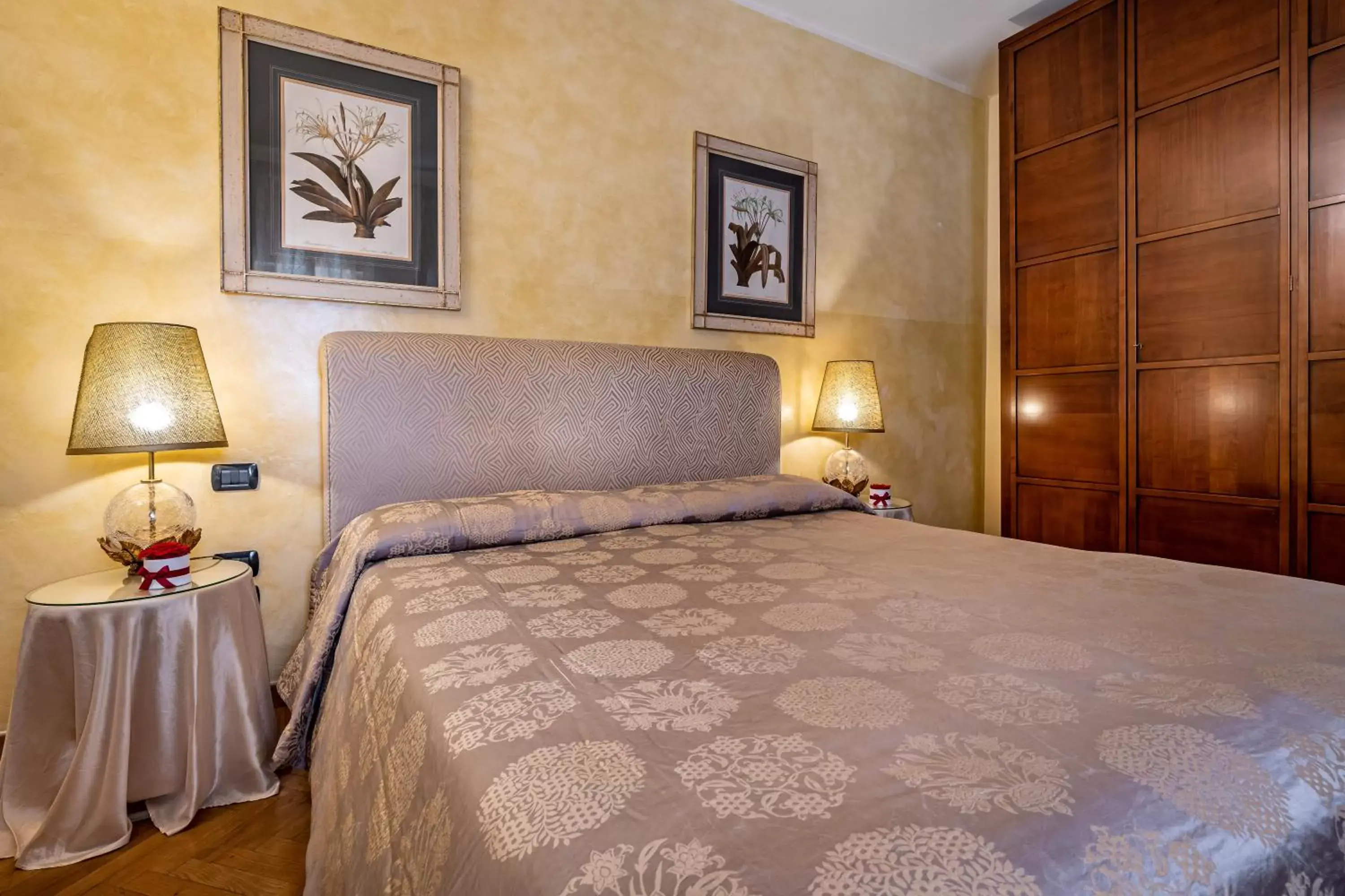 Photo of the whole room, Bed in Palazzo Gamba Apartments al Duomo