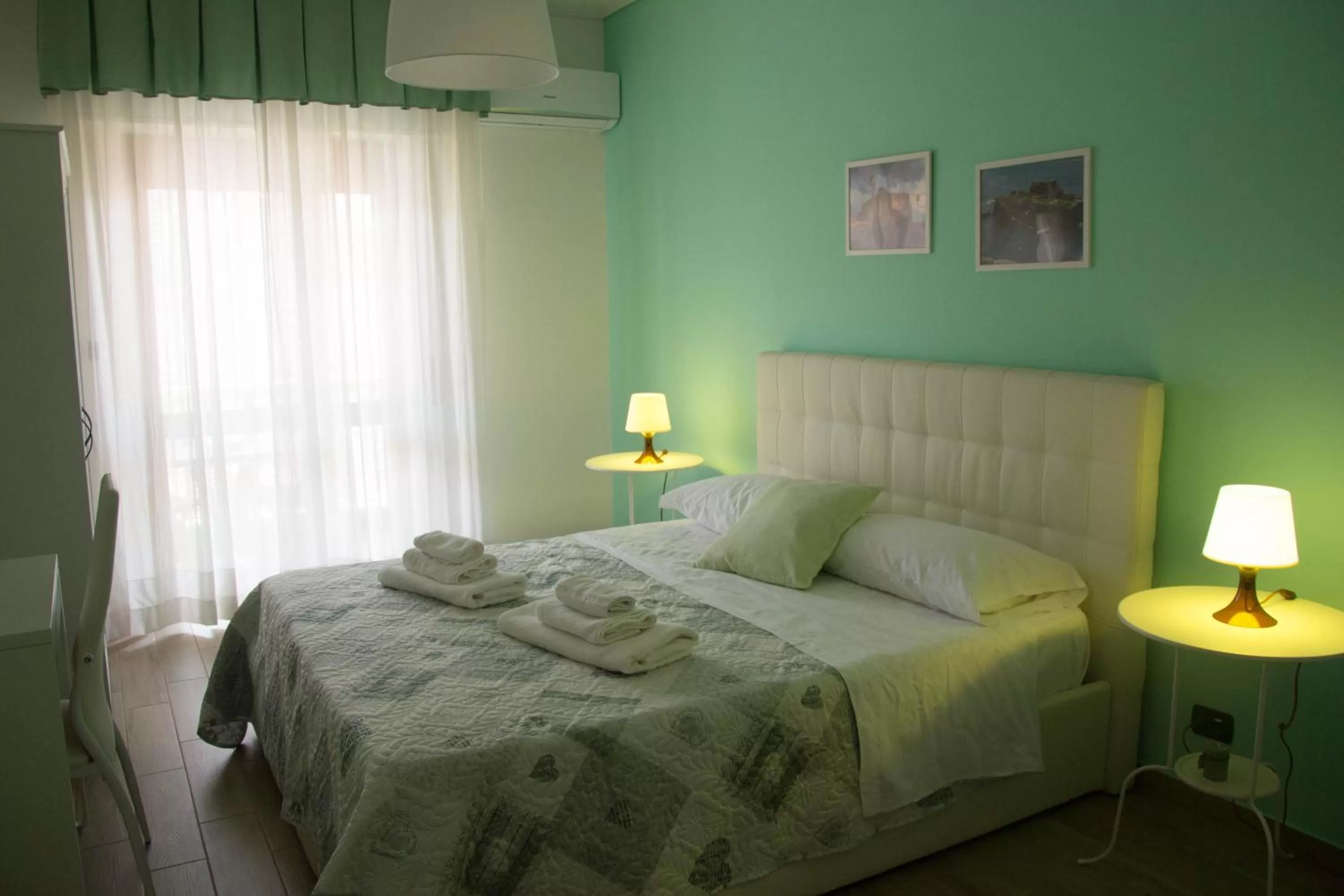 Photo of the whole room, Bed in Mary's house