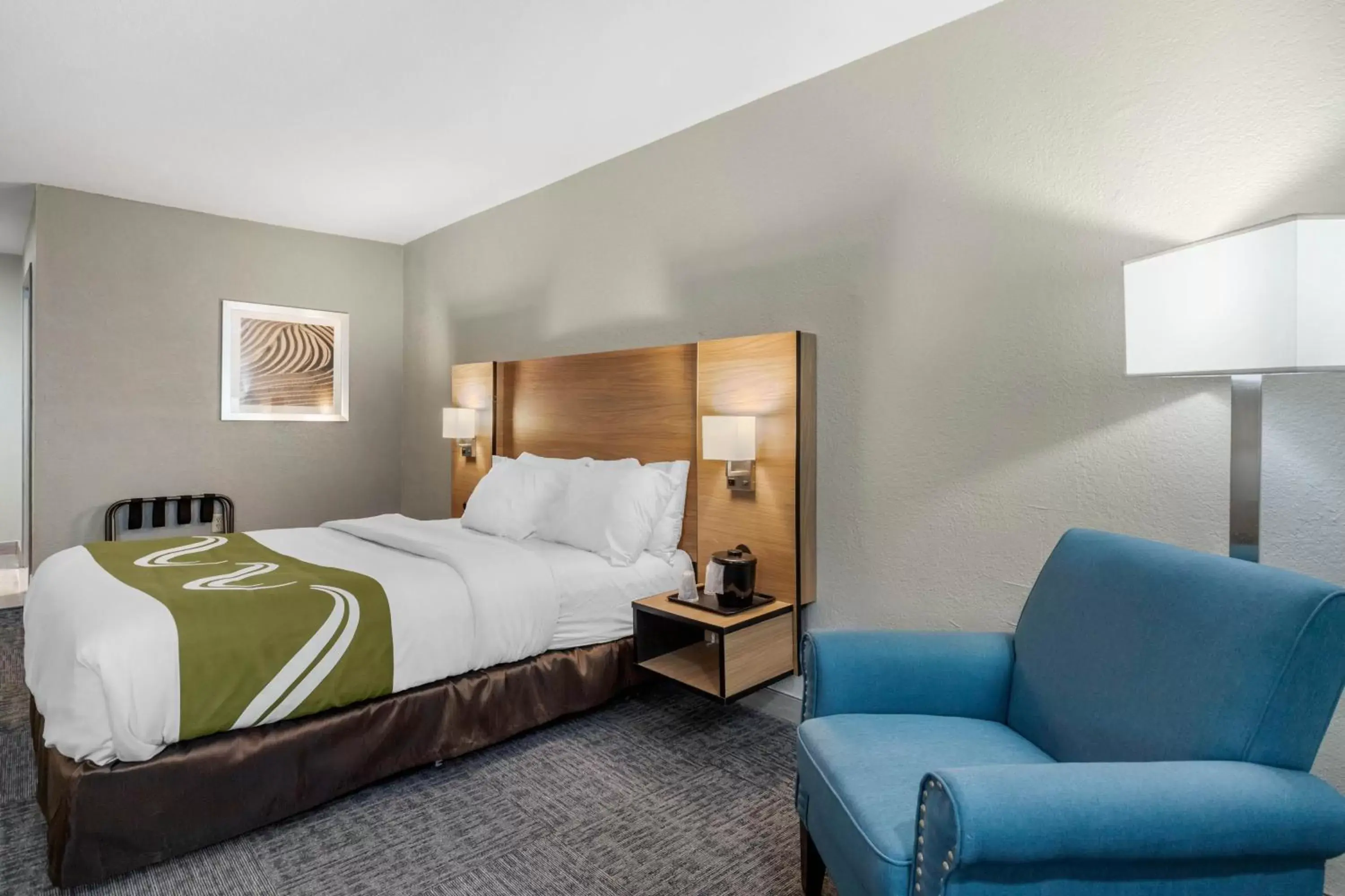 Bed in Quality Inn Downtown - near Market Square Bed in Quality Inn Downtown - near Market Square