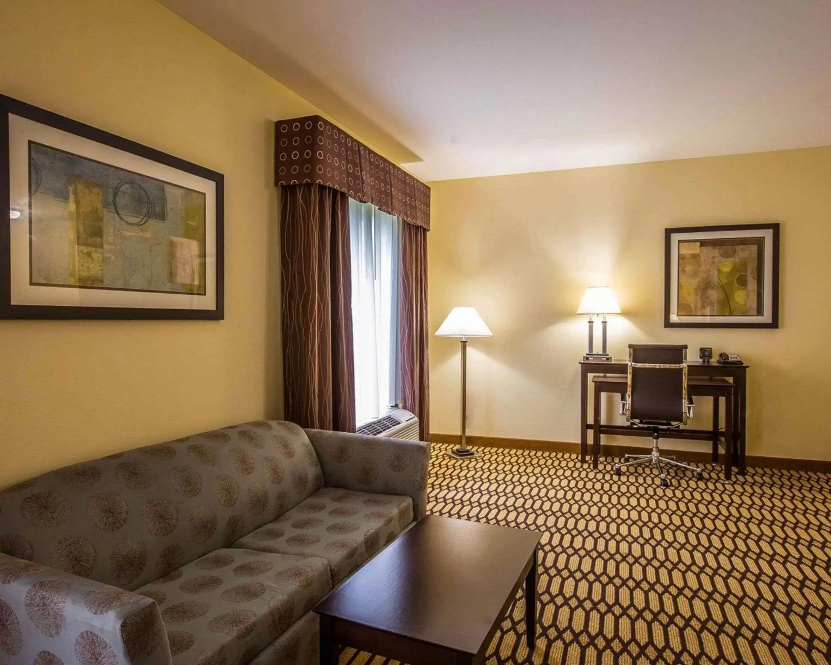Photo of the whole room, Seating Area in Comfort Suites Simpsonville