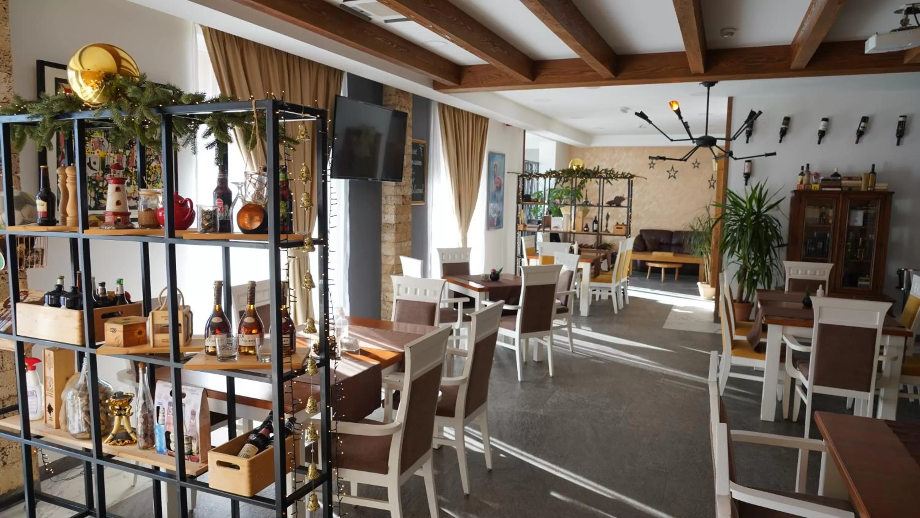 Restaurant/places to eat in Hotel Serdar