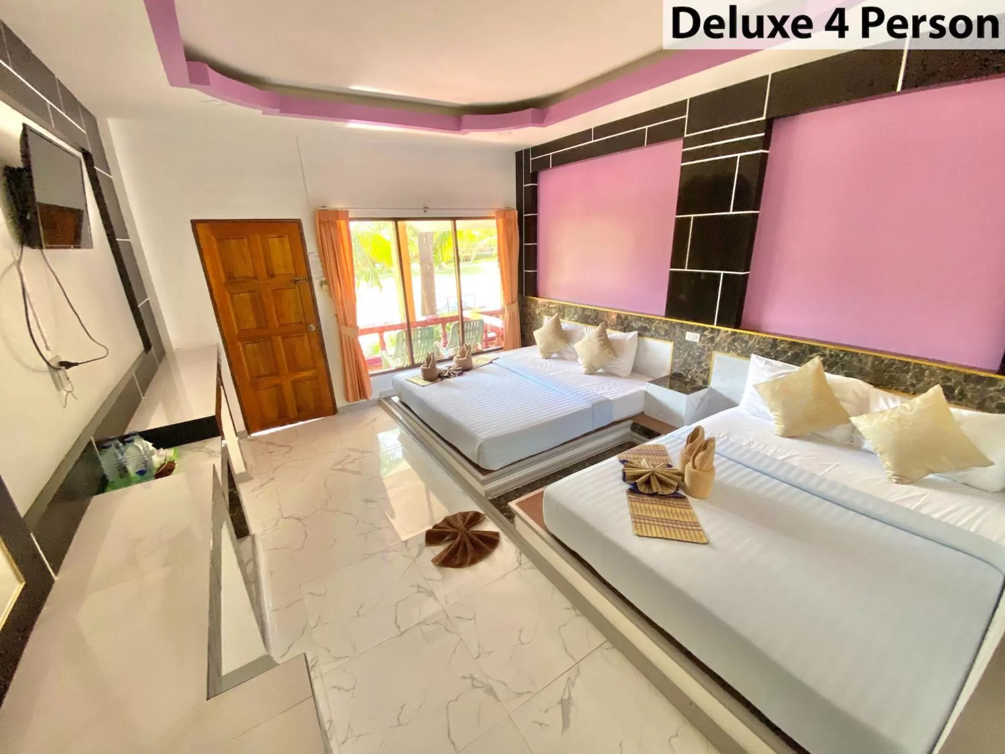 Photo of the whole room, Bed in Lanta Emerald Bungalow