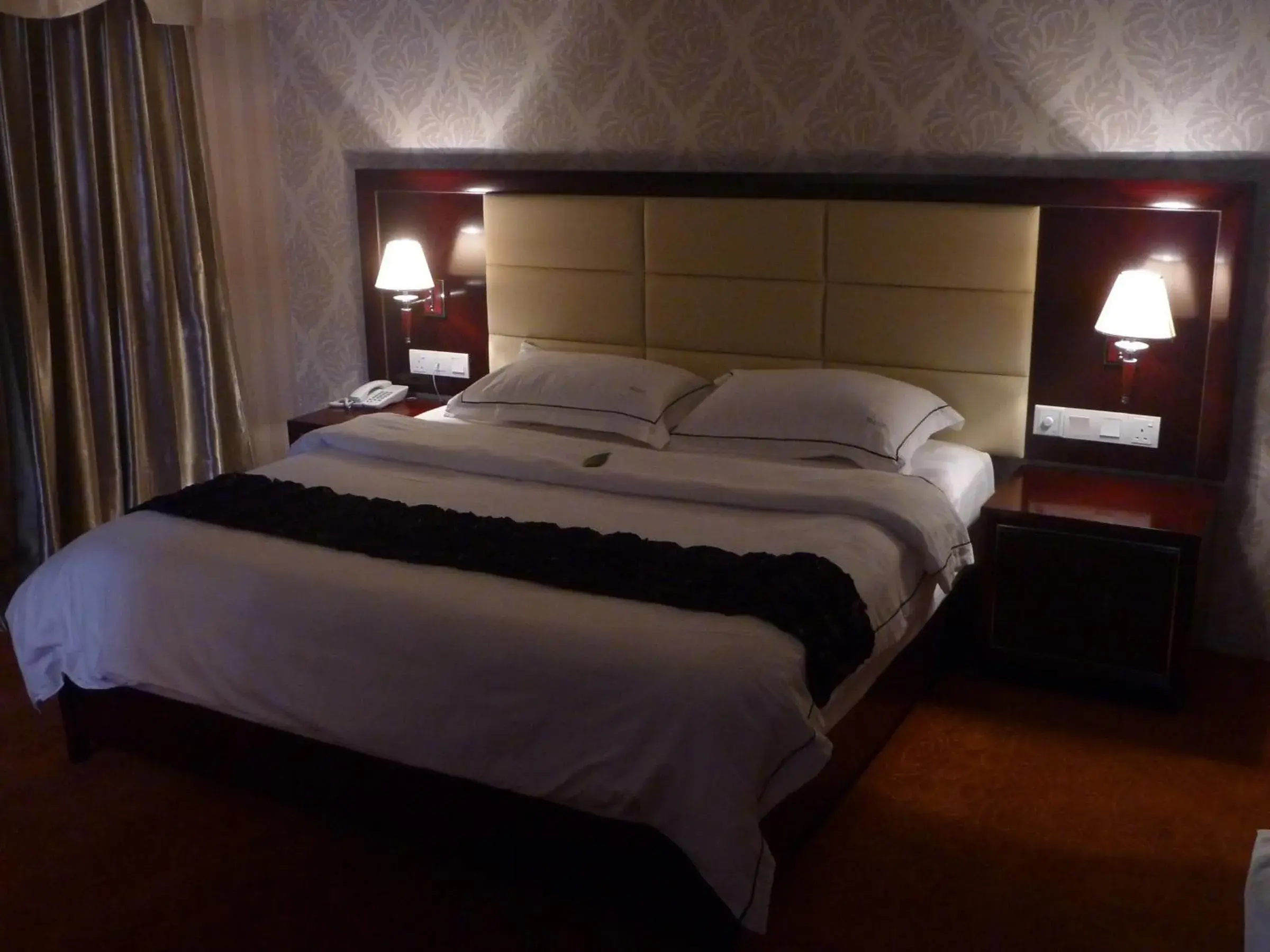 Bedroom, Bed in Pariss Hotel