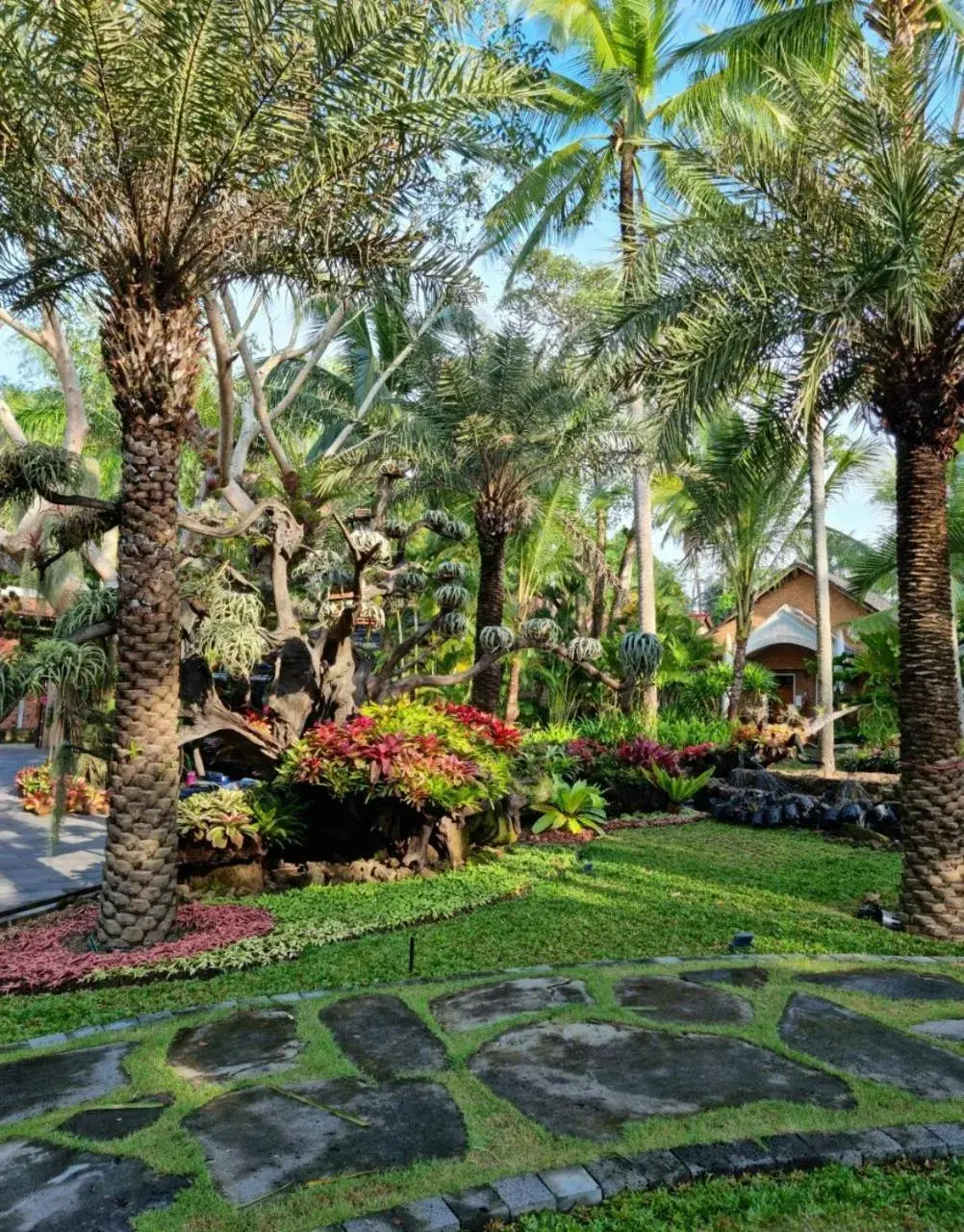 Garden in Coco Palm Beach Resort & Spa