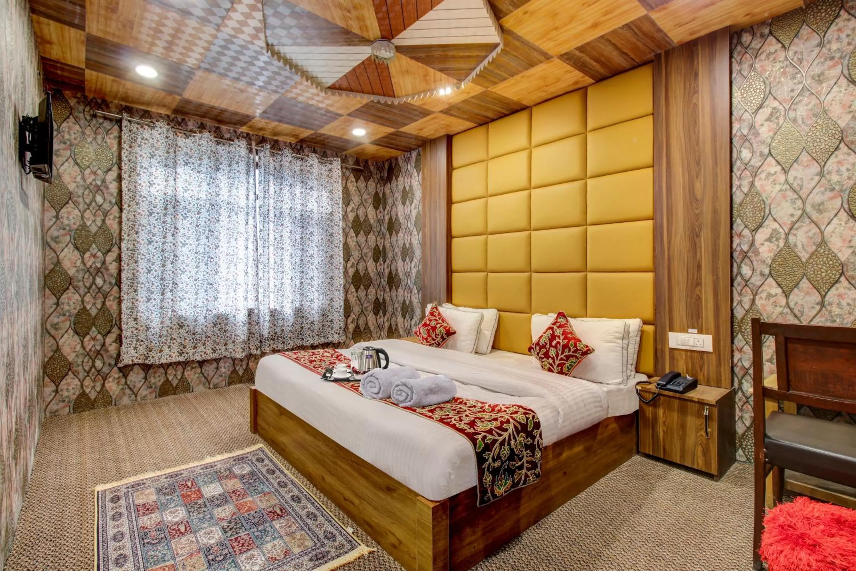 Bed in HOTEL ROYAL HAMEED