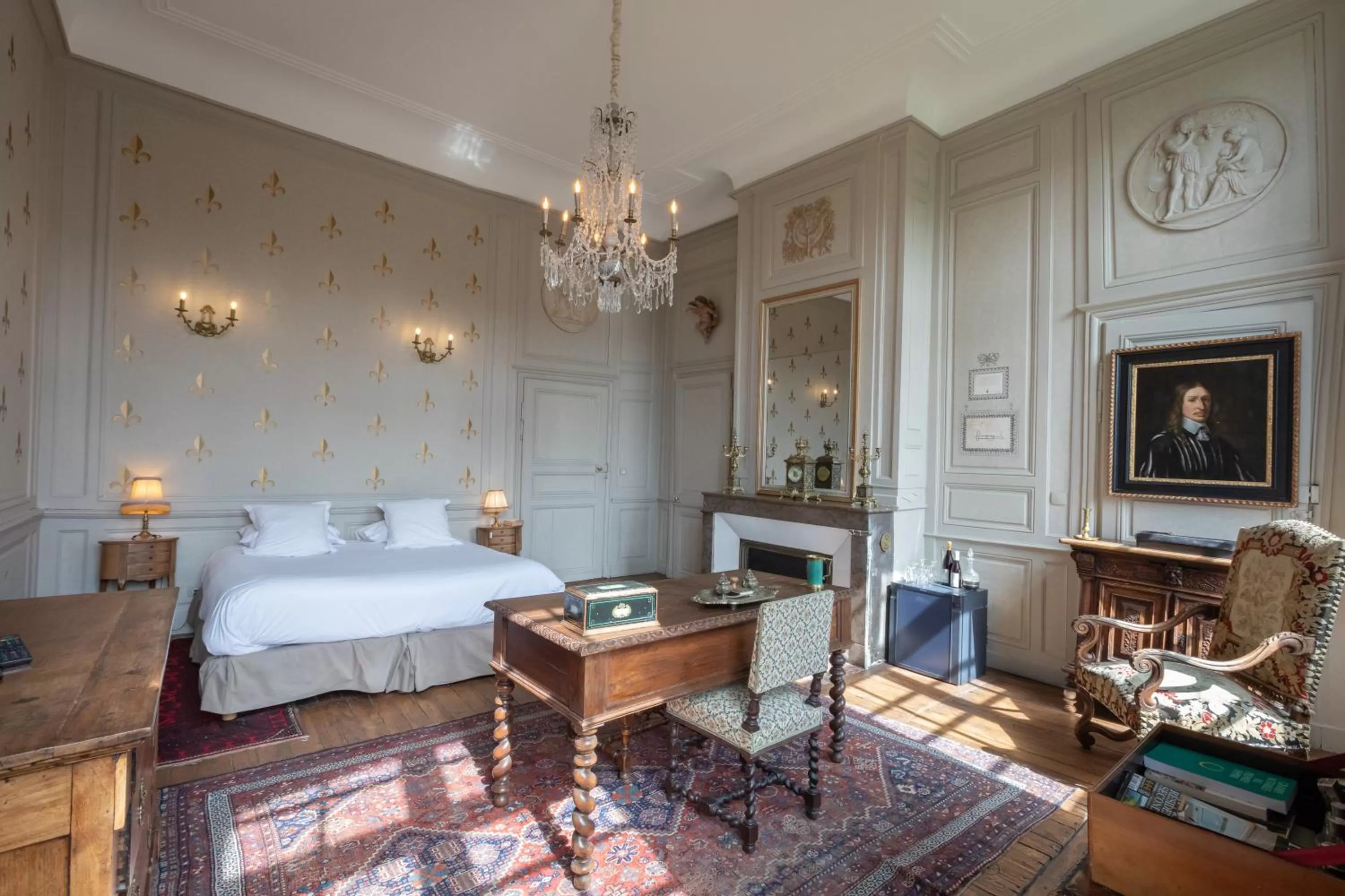 Bed in L'Hotel de Panette, Un exceptionnel château en coeur de ville