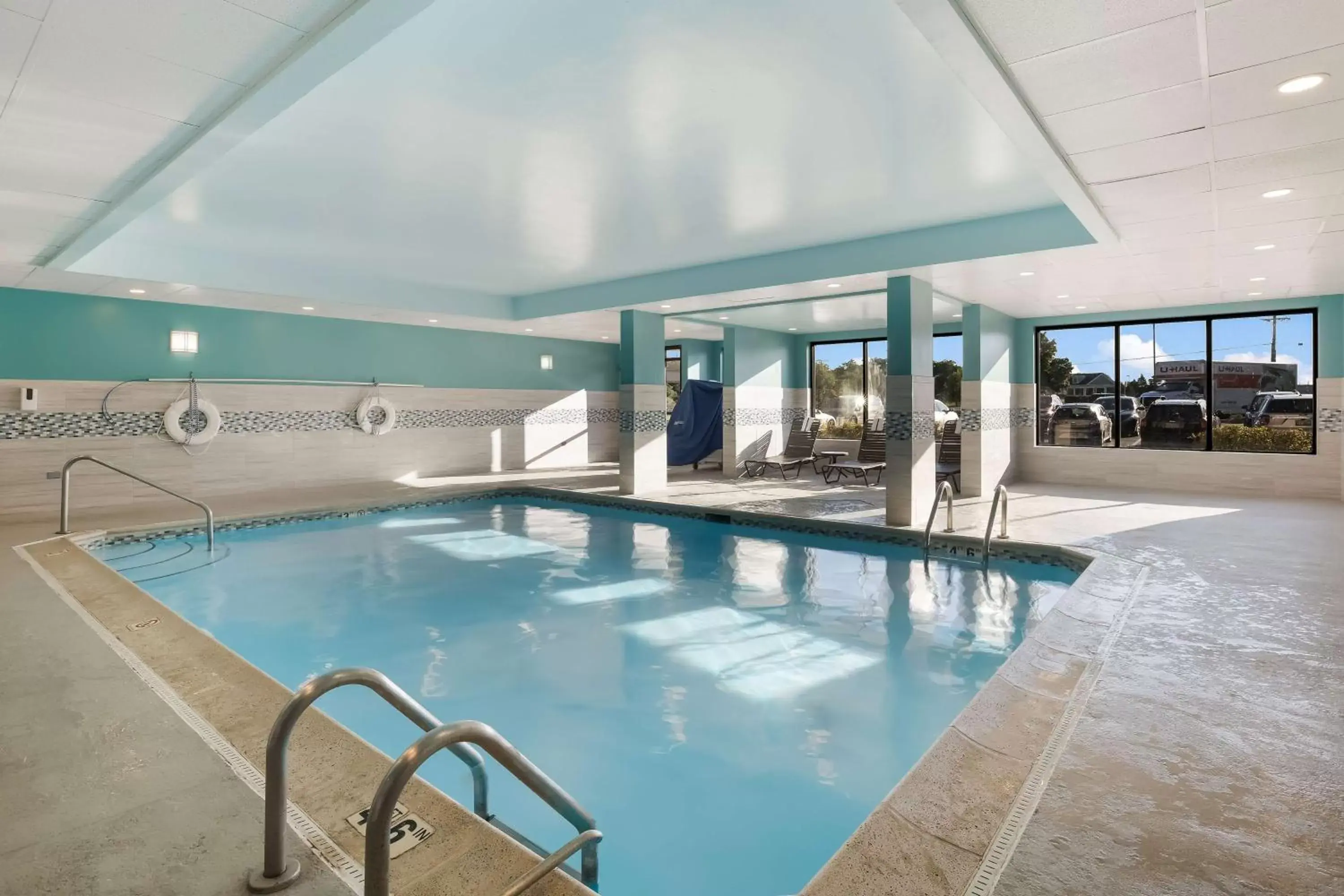 Pool view, Swimming Pool in Hampton Inn McHenry