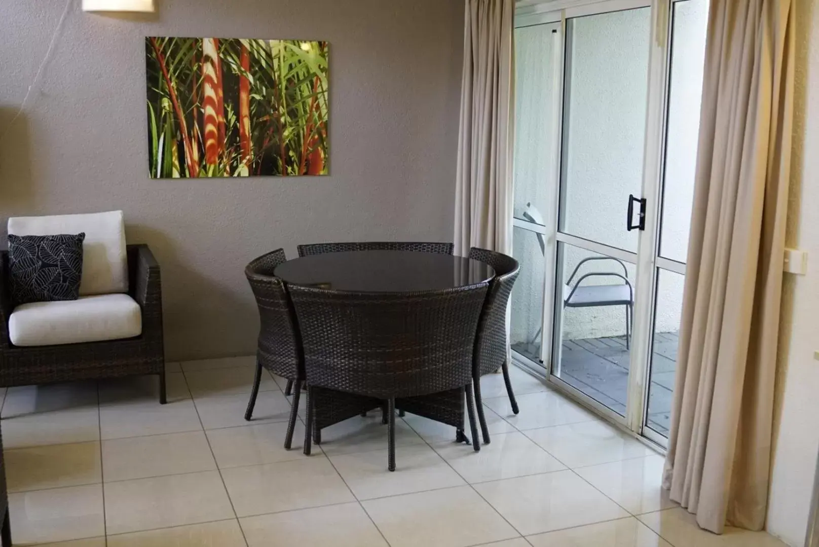 Dining area in Reef Resort Villas Port Douglas