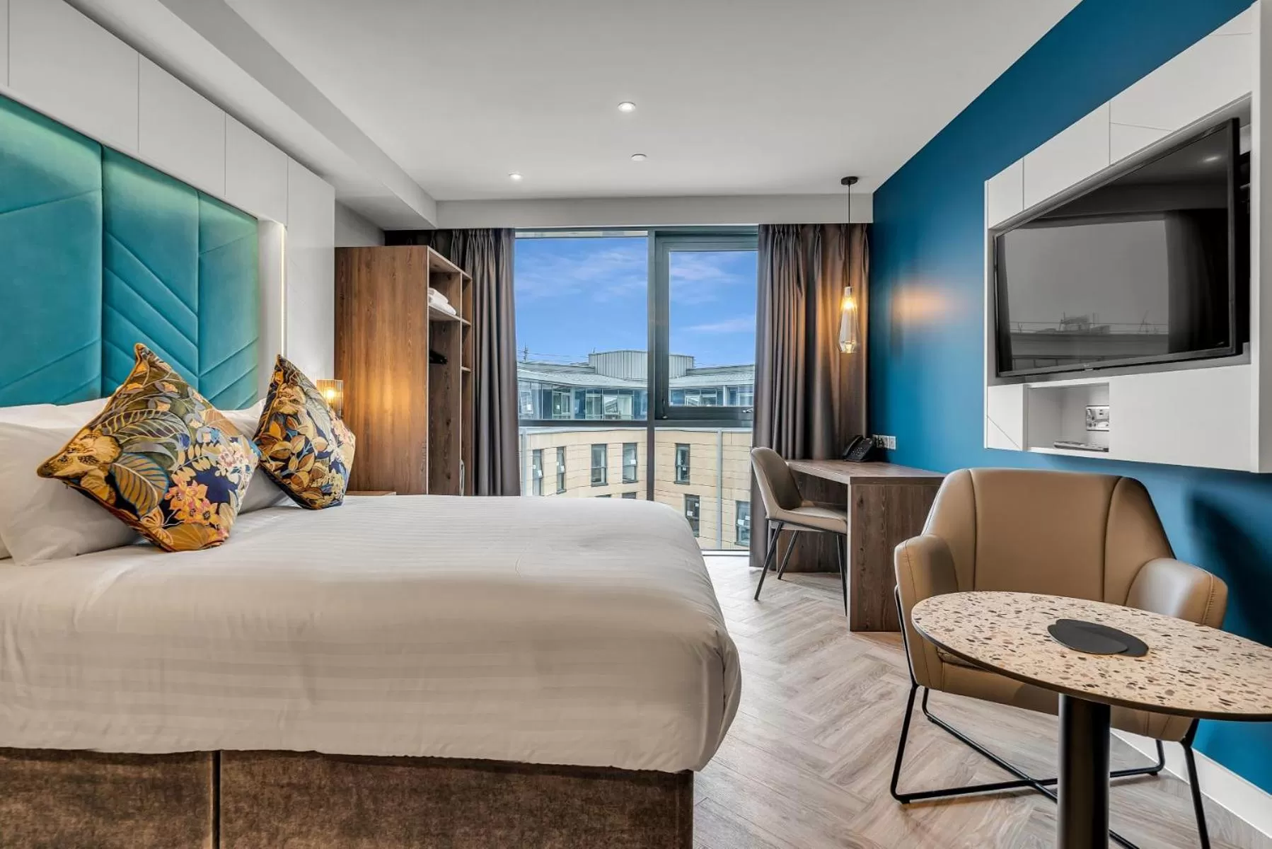 Bedroom, Bed in Roomzzz Edinburgh