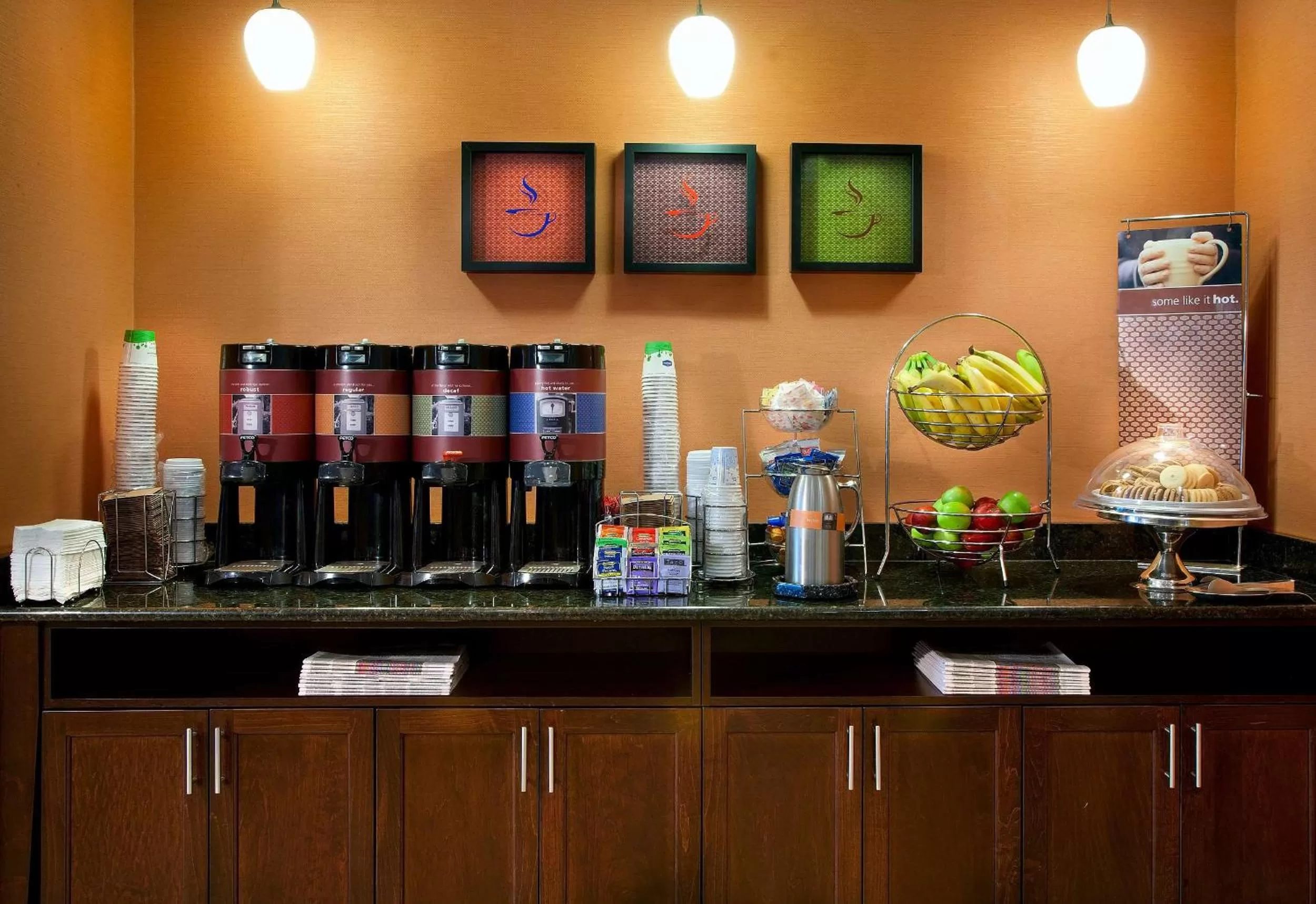 Dining area in Hampton Inn Alexandria