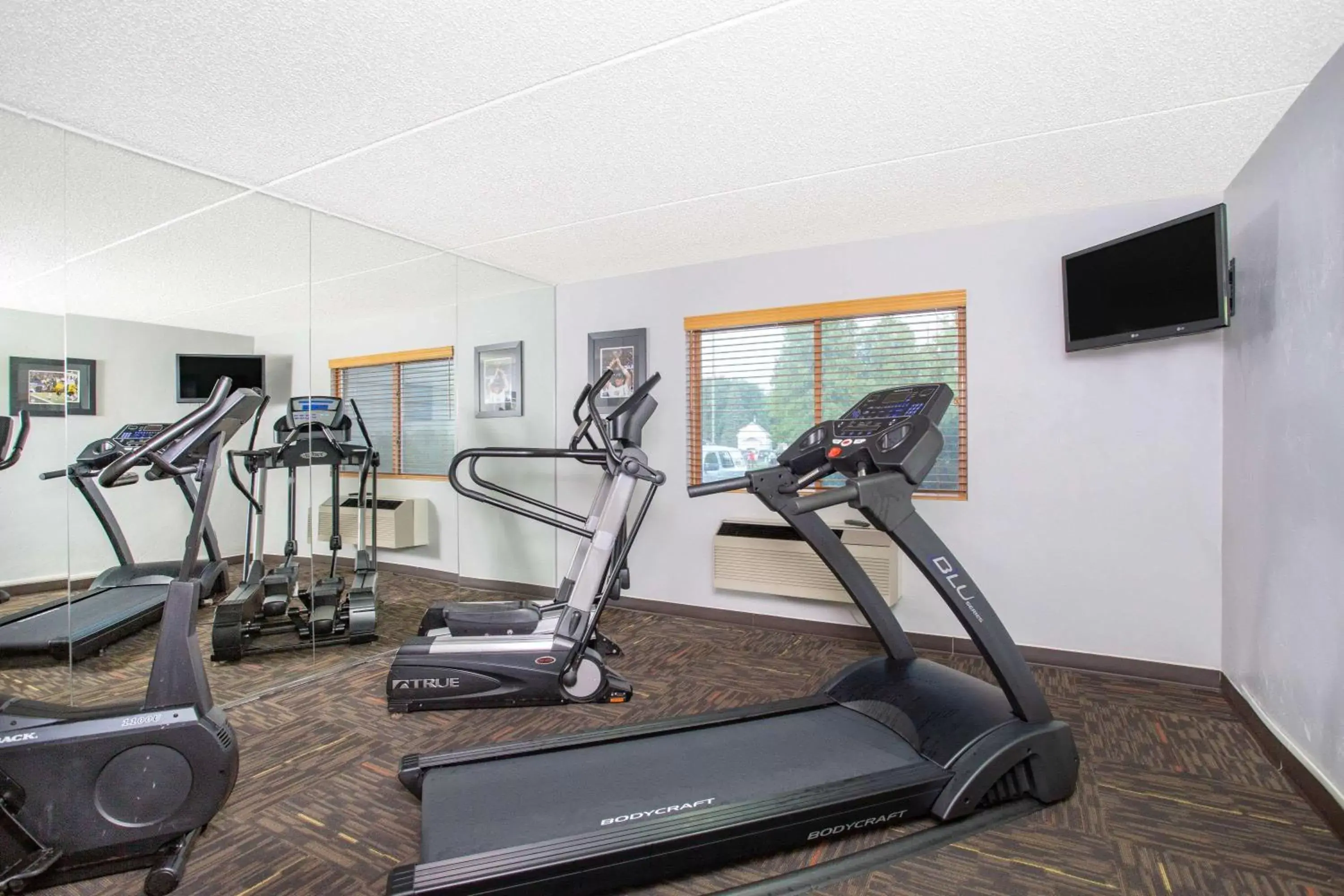 Fitness centre/facilities, Fitness Center/Facilities in AmericInn by Wyndham Green Bay West