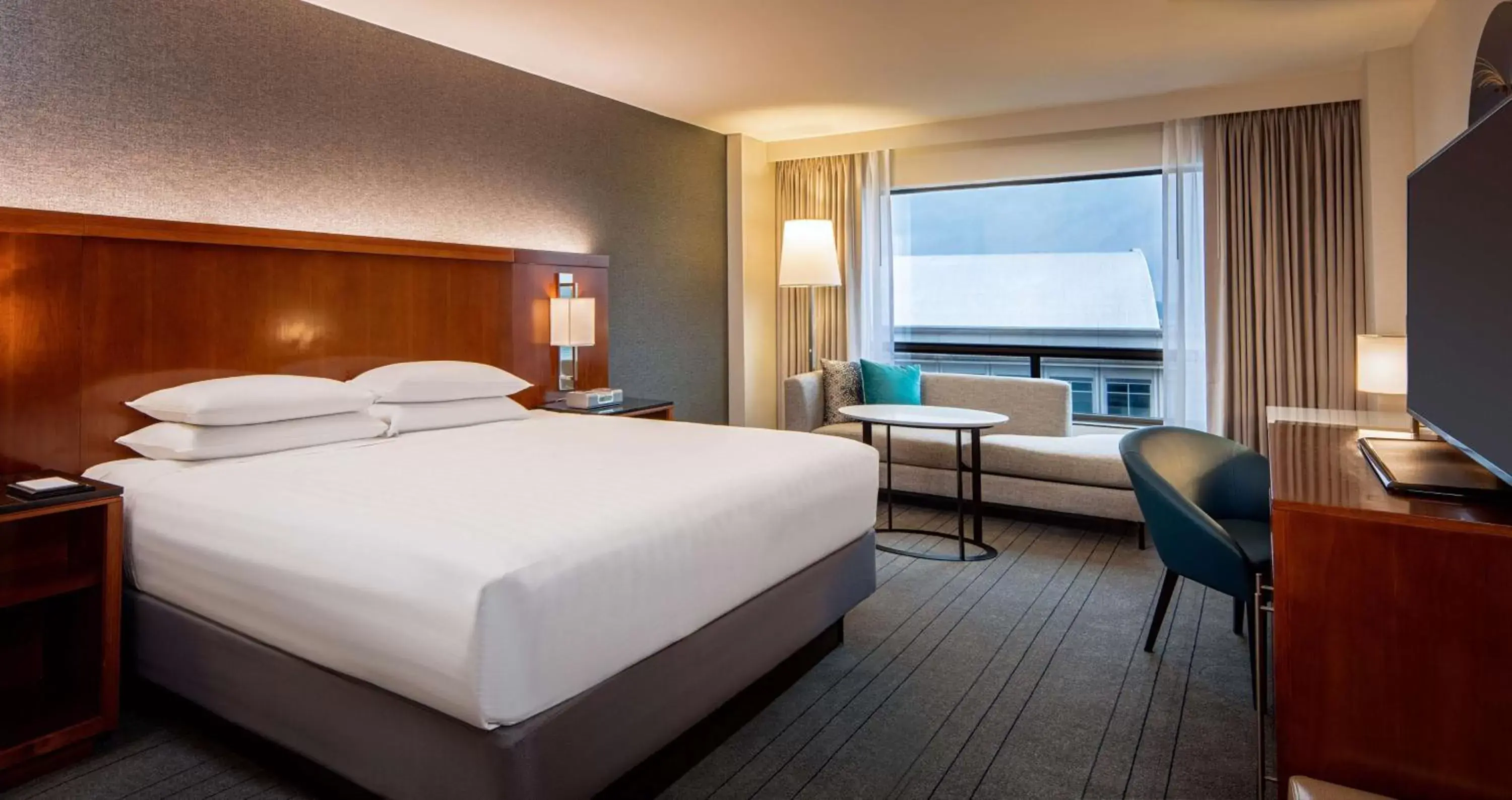 King Room - High Floor in Hyatt Regency Crystal City at Reagan National Airport